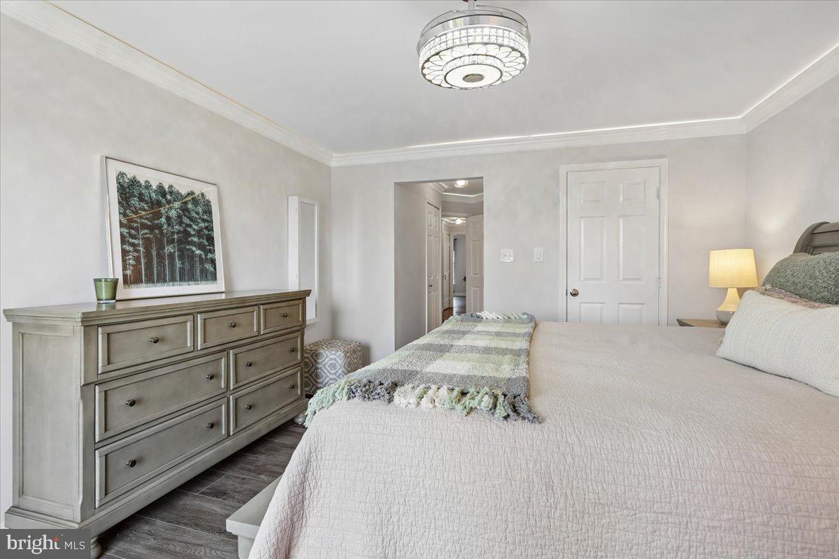 LAKESHORE CONDO - Residential