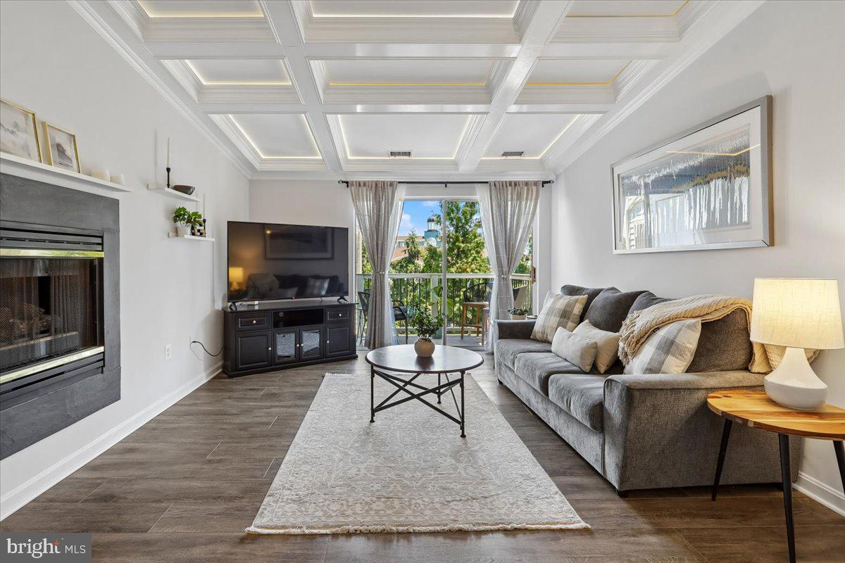 LAKESHORE CONDO - Residential