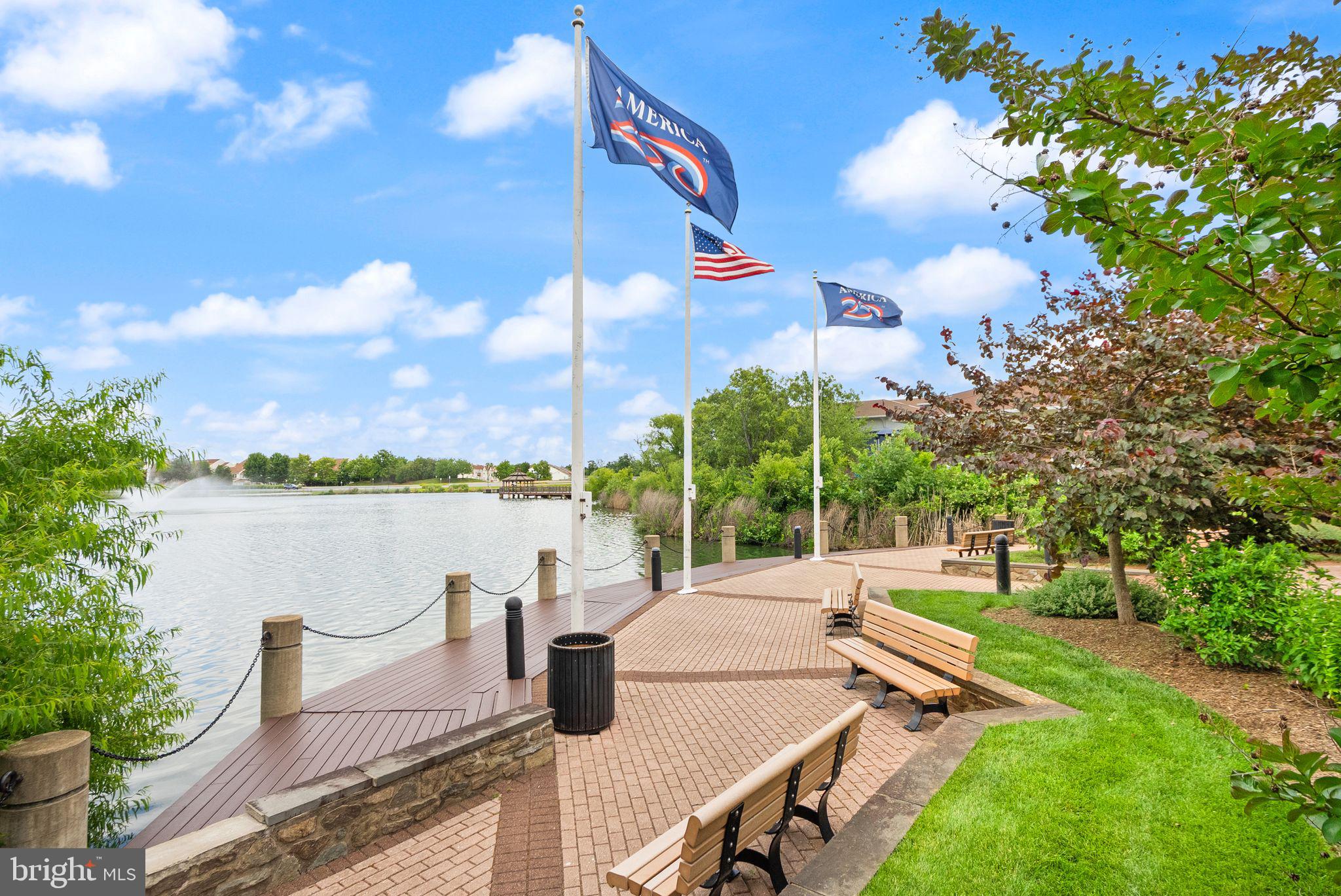 LAKESHORE CONDO - Residential