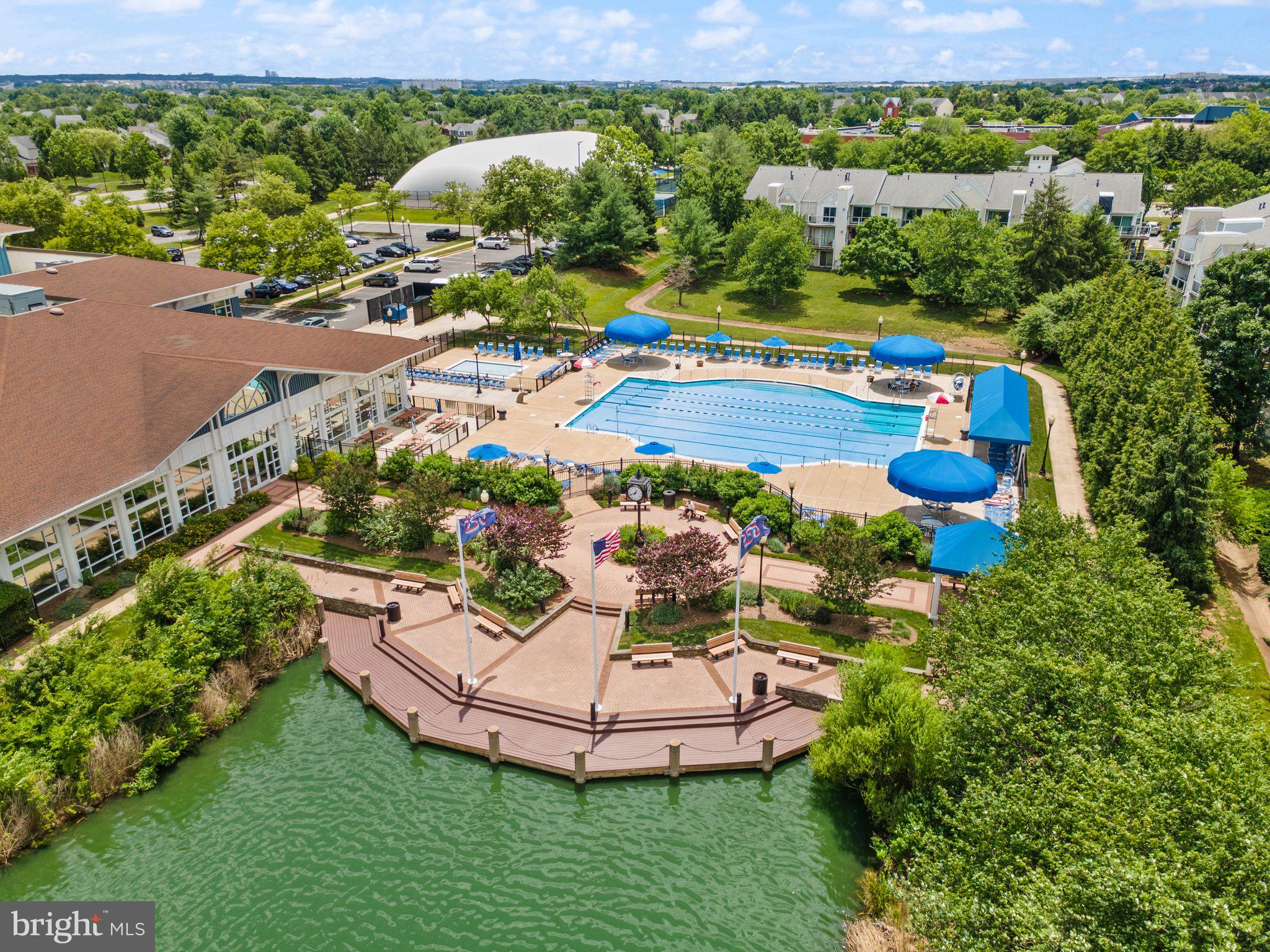 LAKESHORE CONDO - Residential