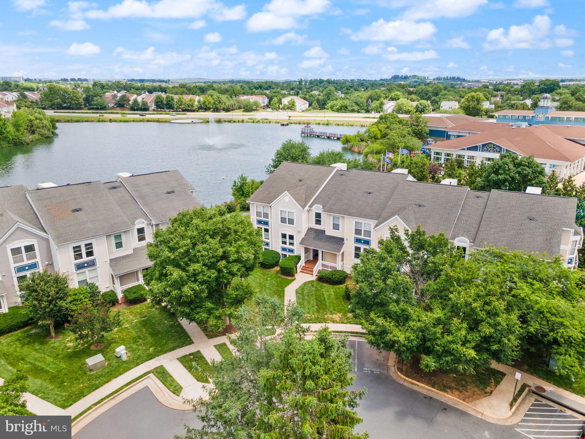 LAKESHORE CONDO - Residential