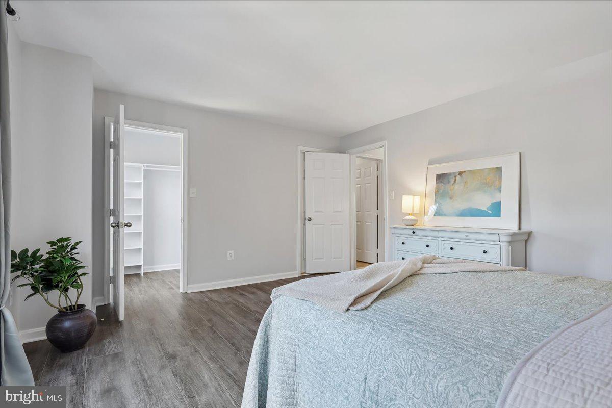 LAKESHORE CONDO - Residential