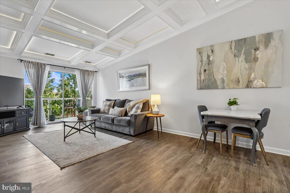 LAKESHORE CONDO - Residential