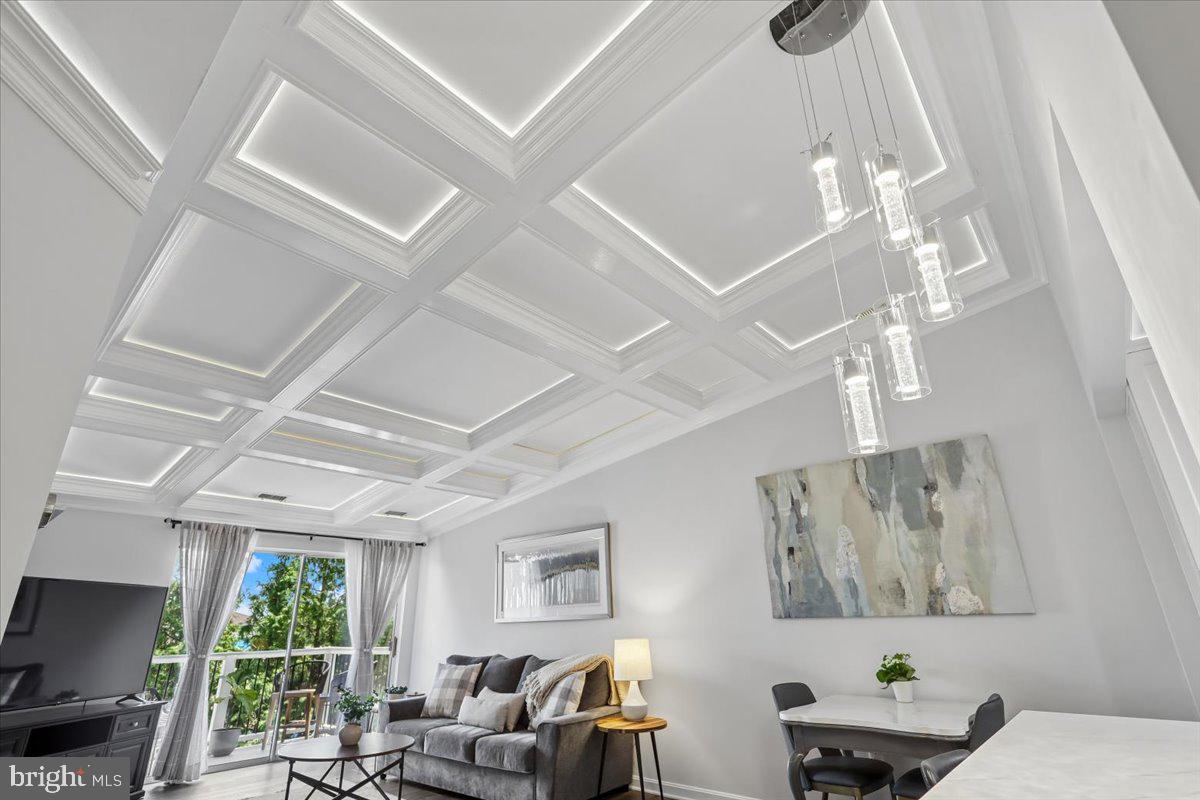 LAKESHORE CONDO - Residential