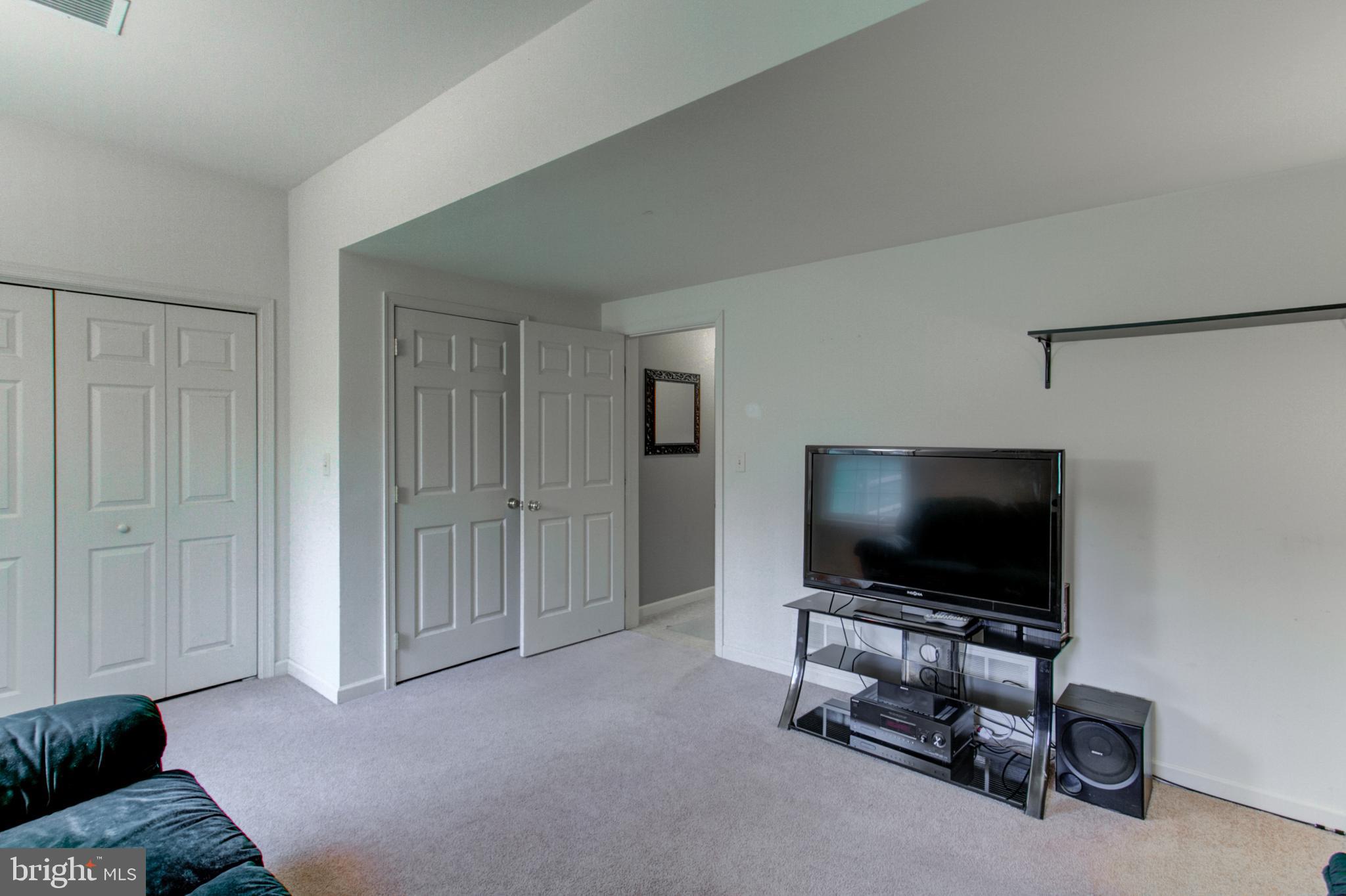 WESTWOOD HILLS - Residential