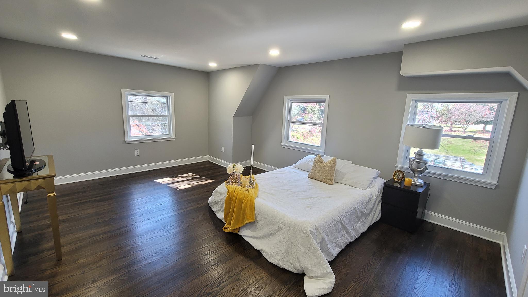TEMPLE HILLS - Residential