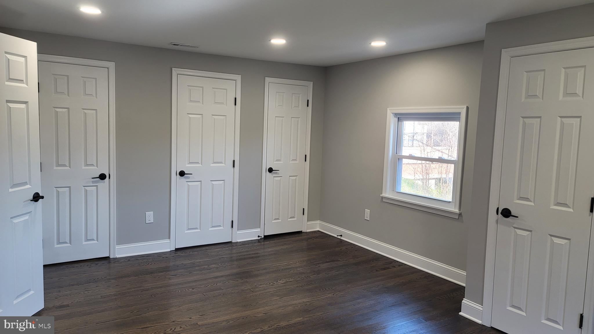 TEMPLE HILLS - Residential
