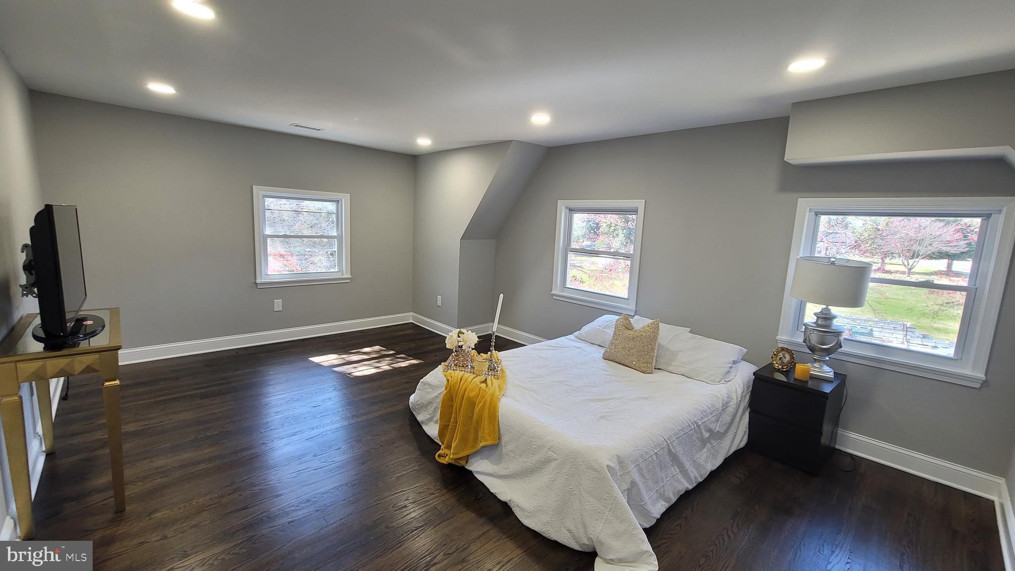 TEMPLE HILLS - Residential