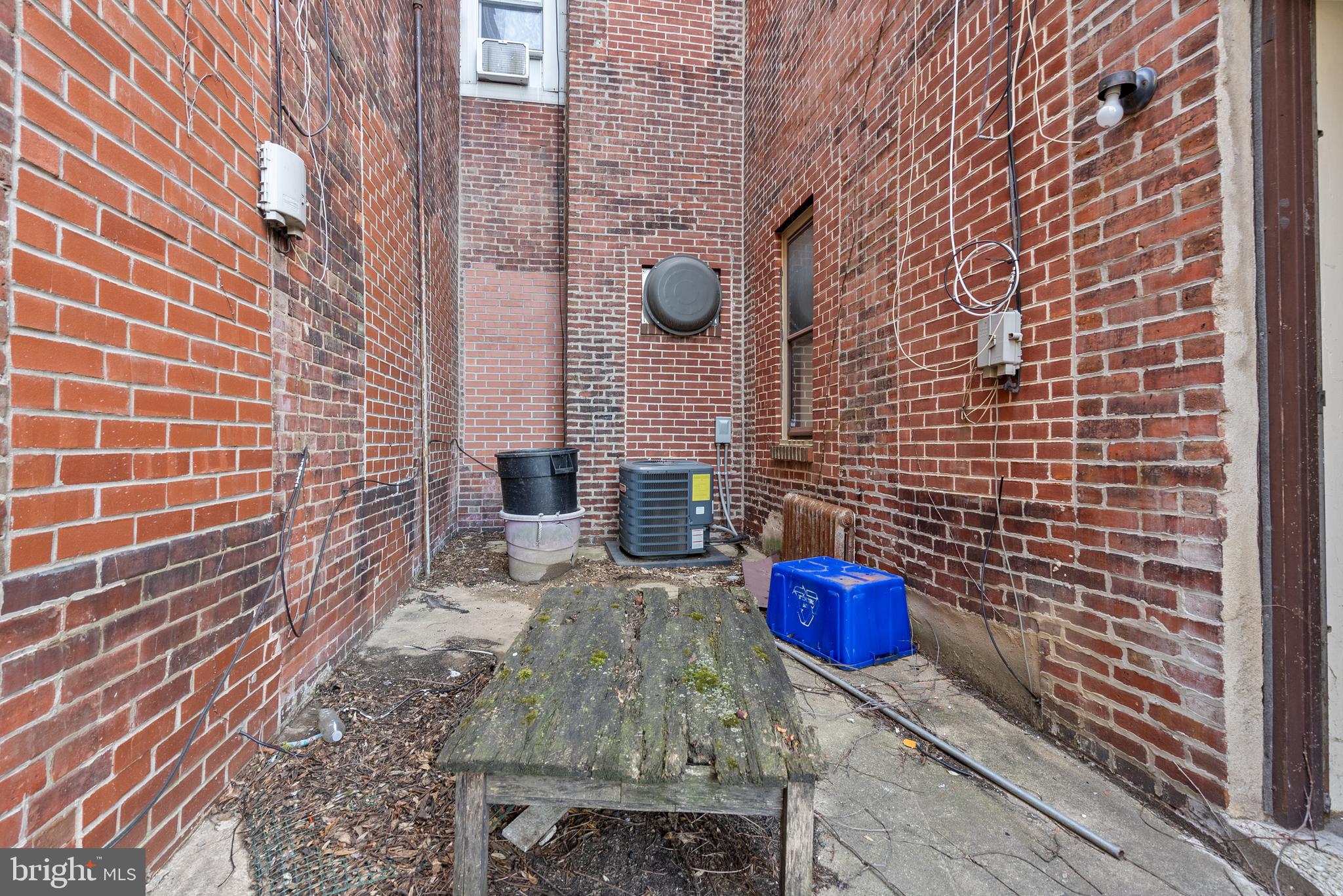 QUEEN VILLAGE - Residential Income