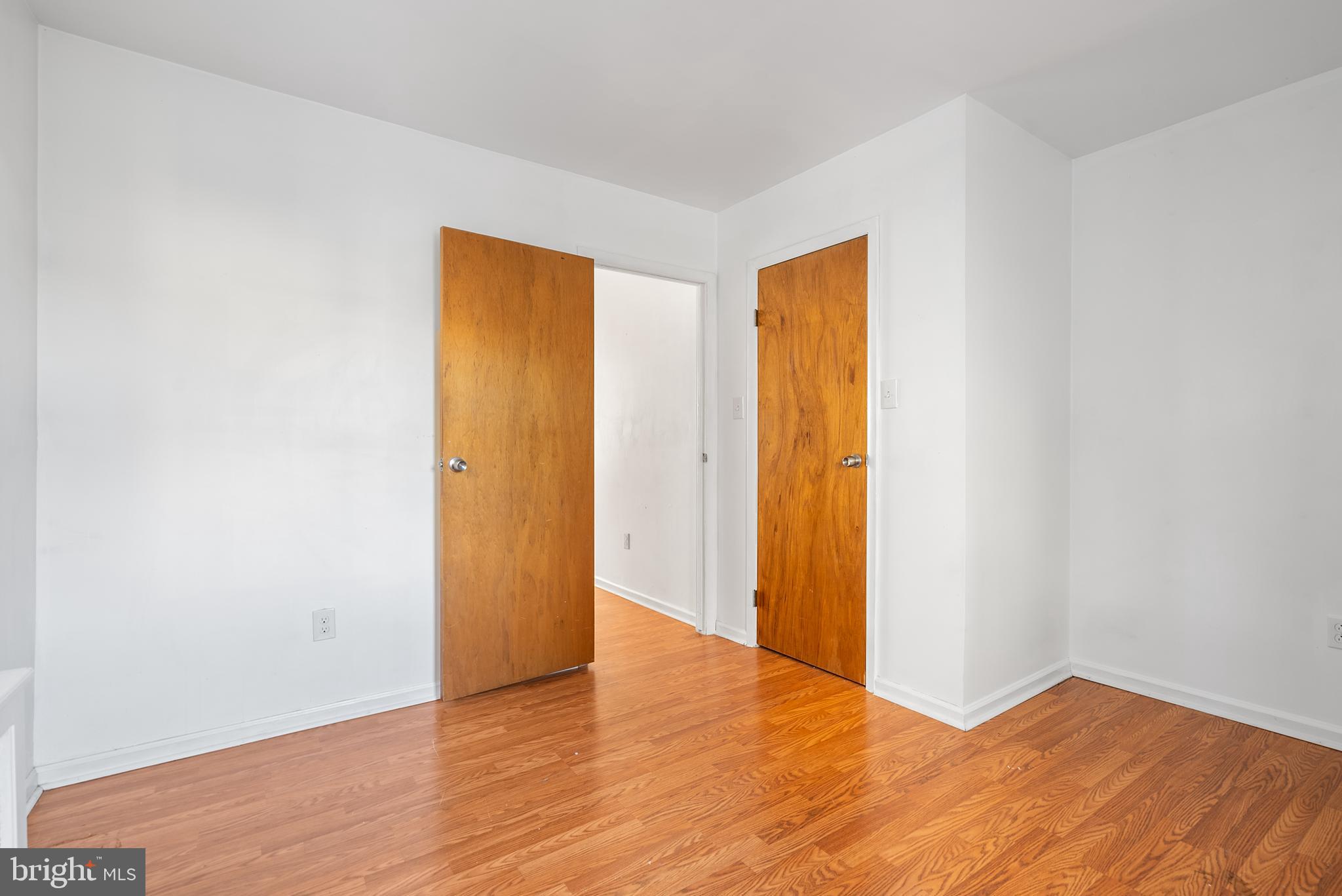 QUEEN VILLAGE - Residential Income
