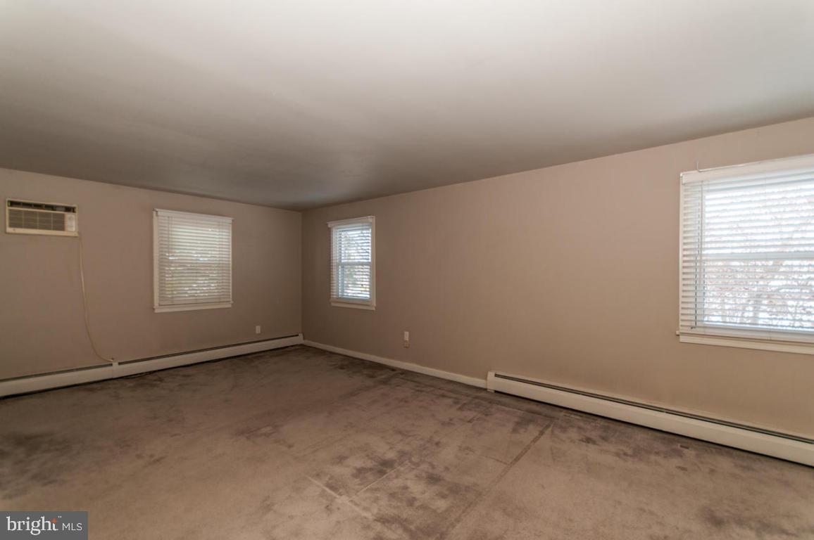 EPHRATA - Commercial Sale
