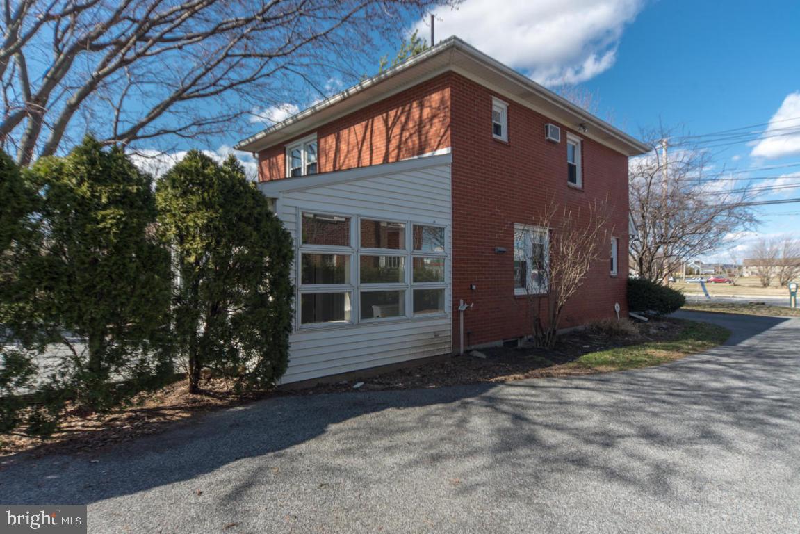 EPHRATA - Commercial Sale