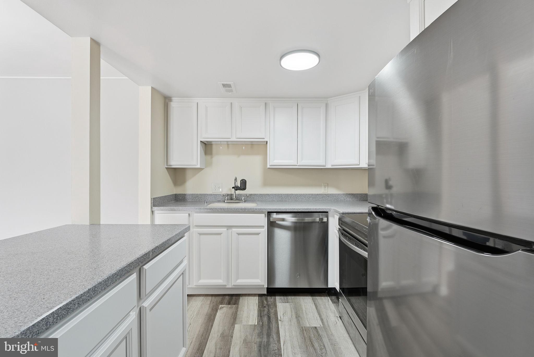 TREETOP CONDO - Residential