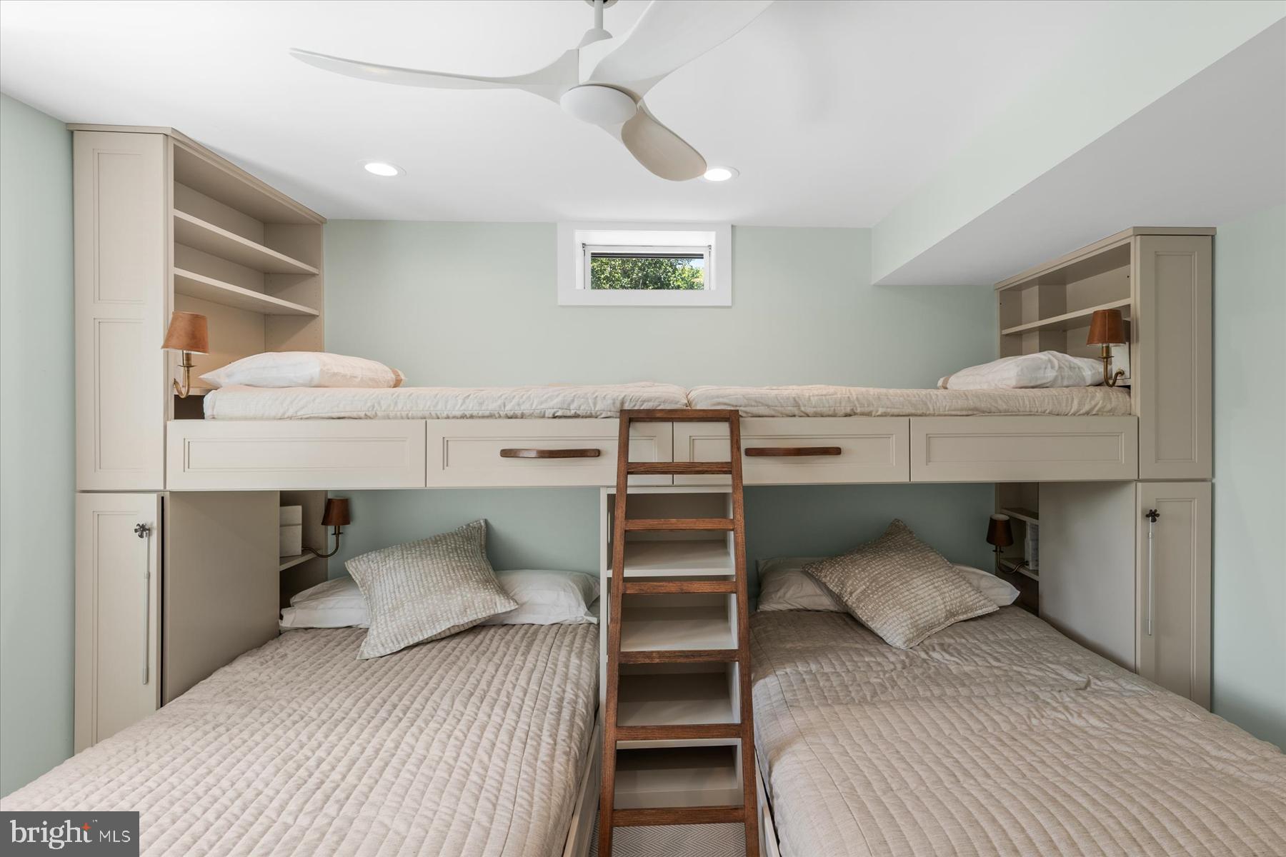 TUCKAHOE SPRINGS - Residential