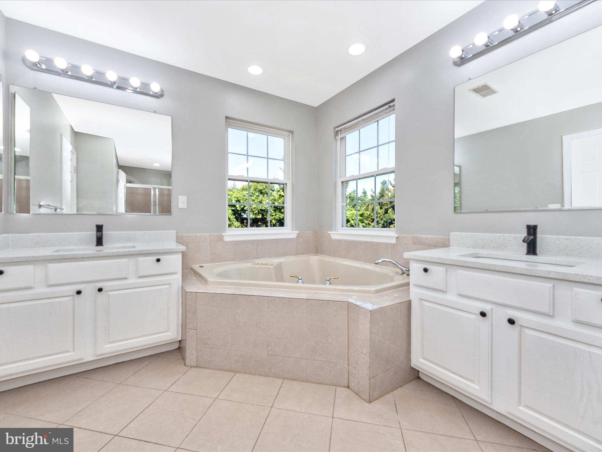 BRIARCLIFF MANOR - Residential