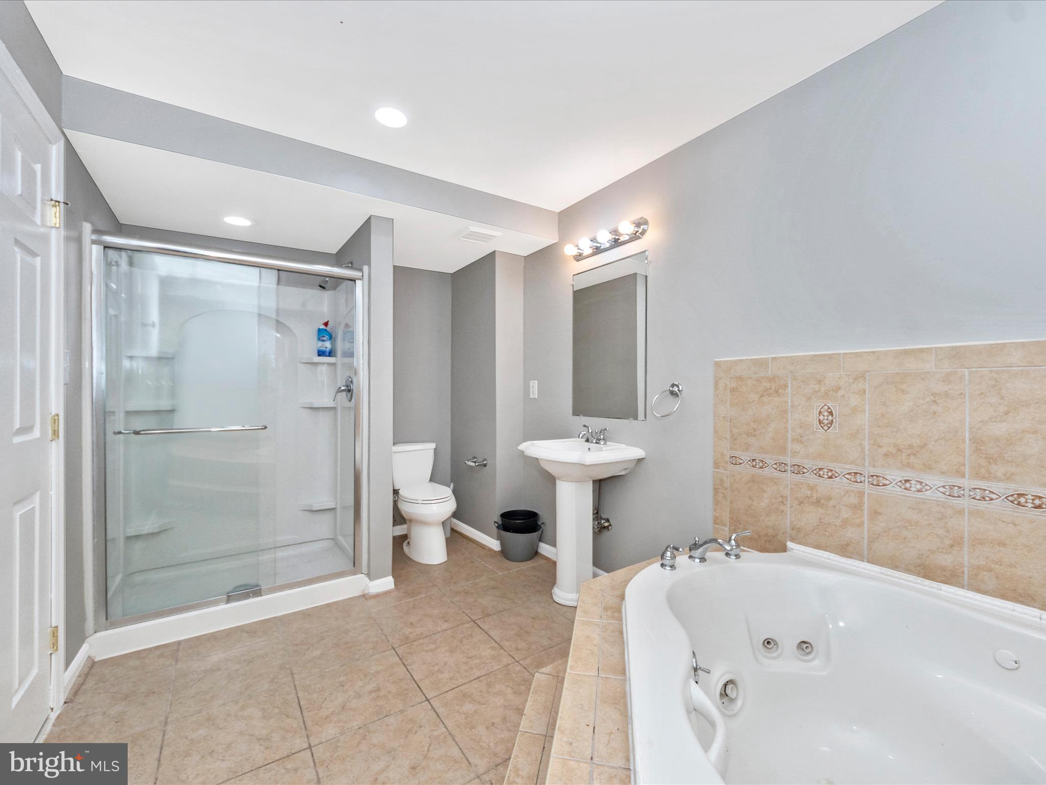 BRIARCLIFF MANOR - Residential