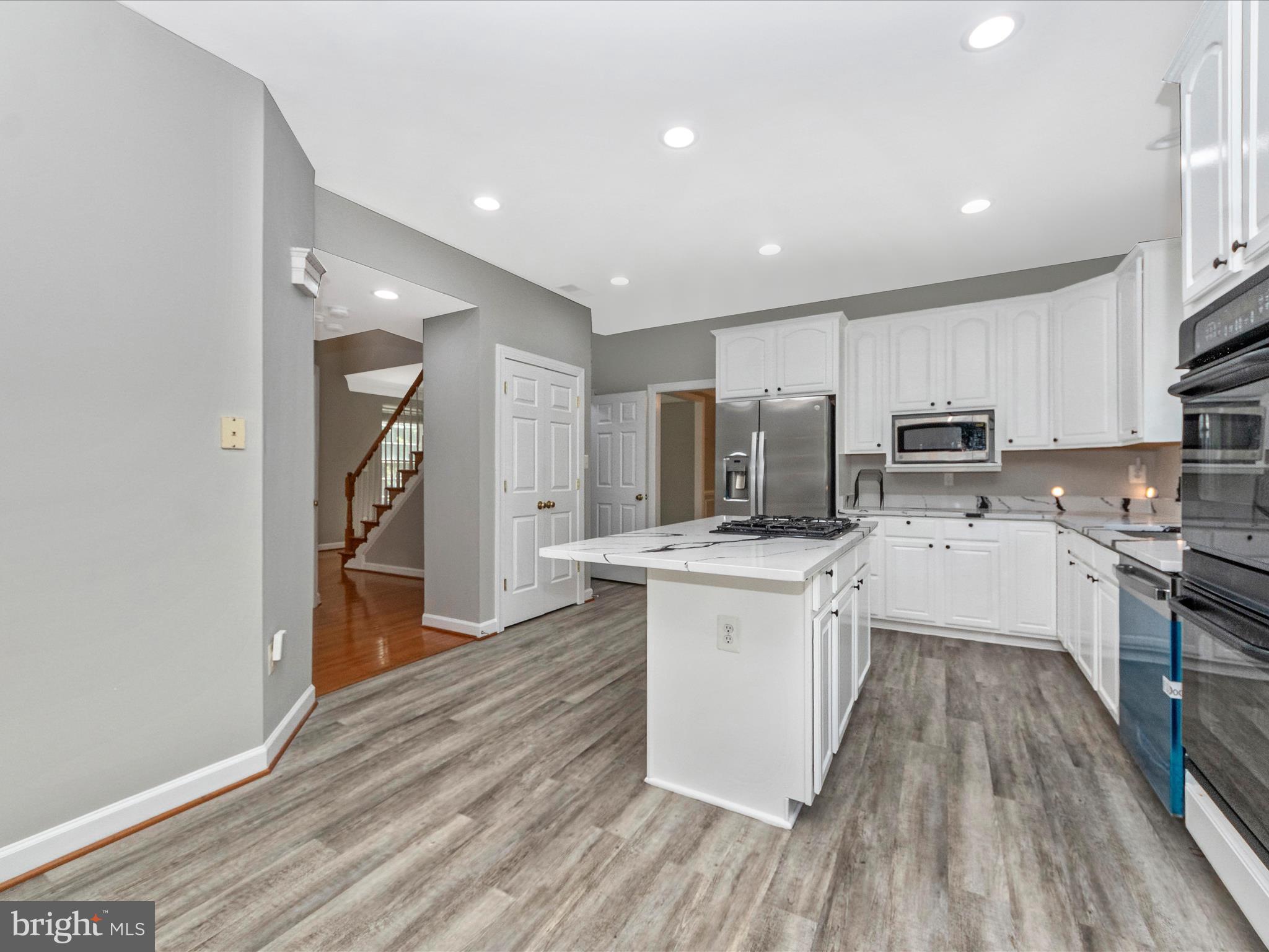BRIARCLIFF MANOR - Residential