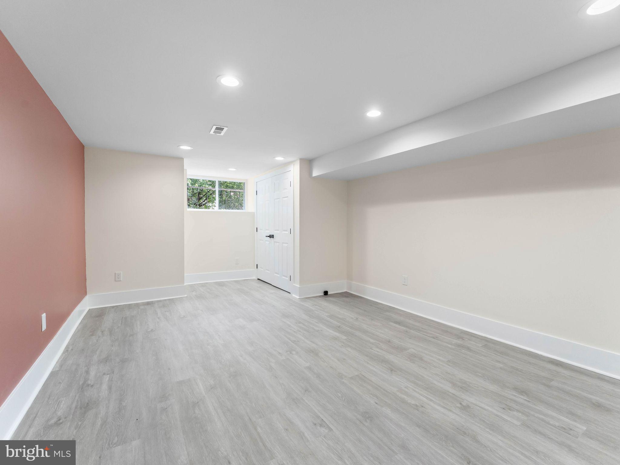 WEST OAK LANE - Residential