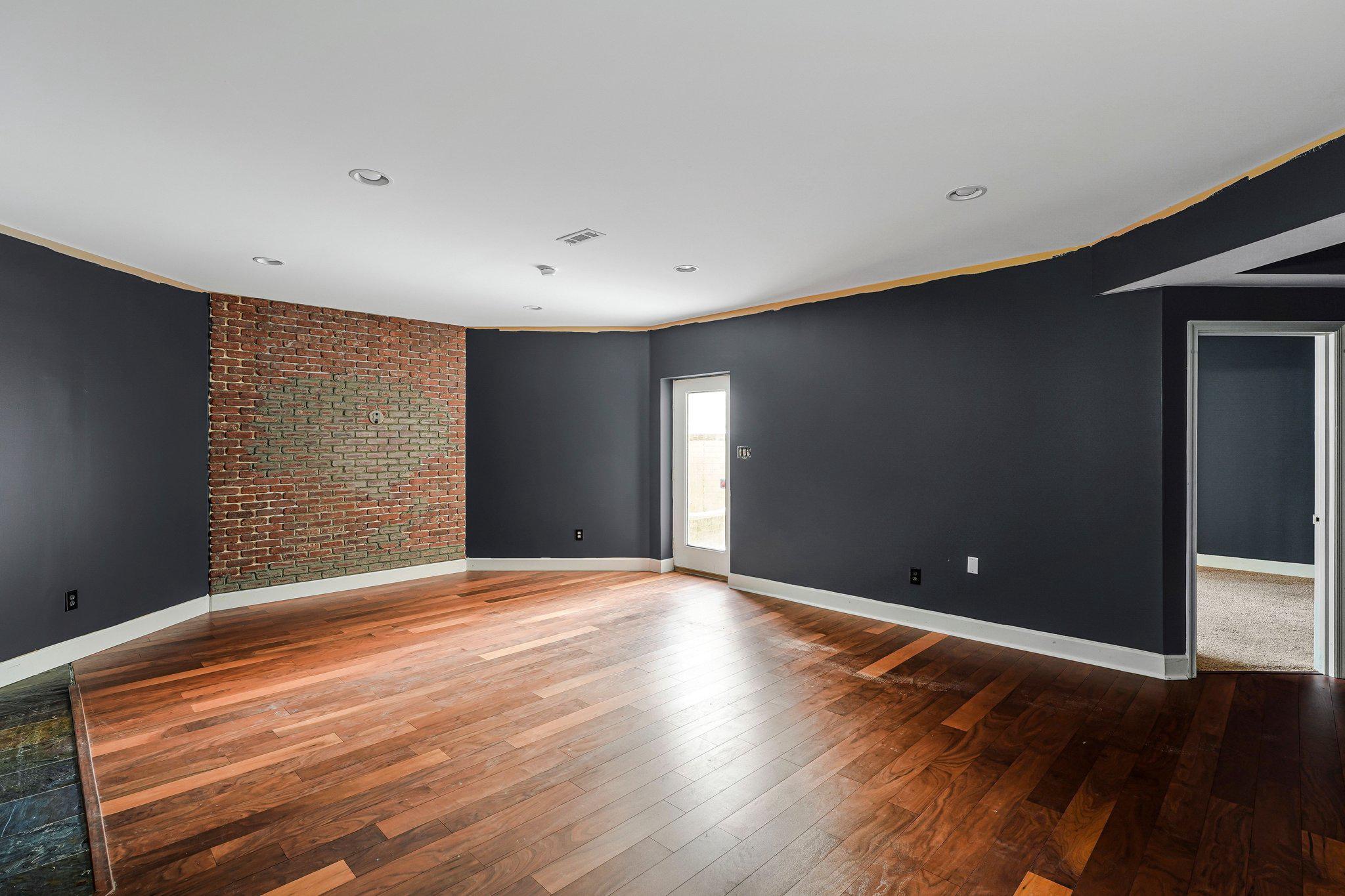 RED CEDAR WEST - Residential
