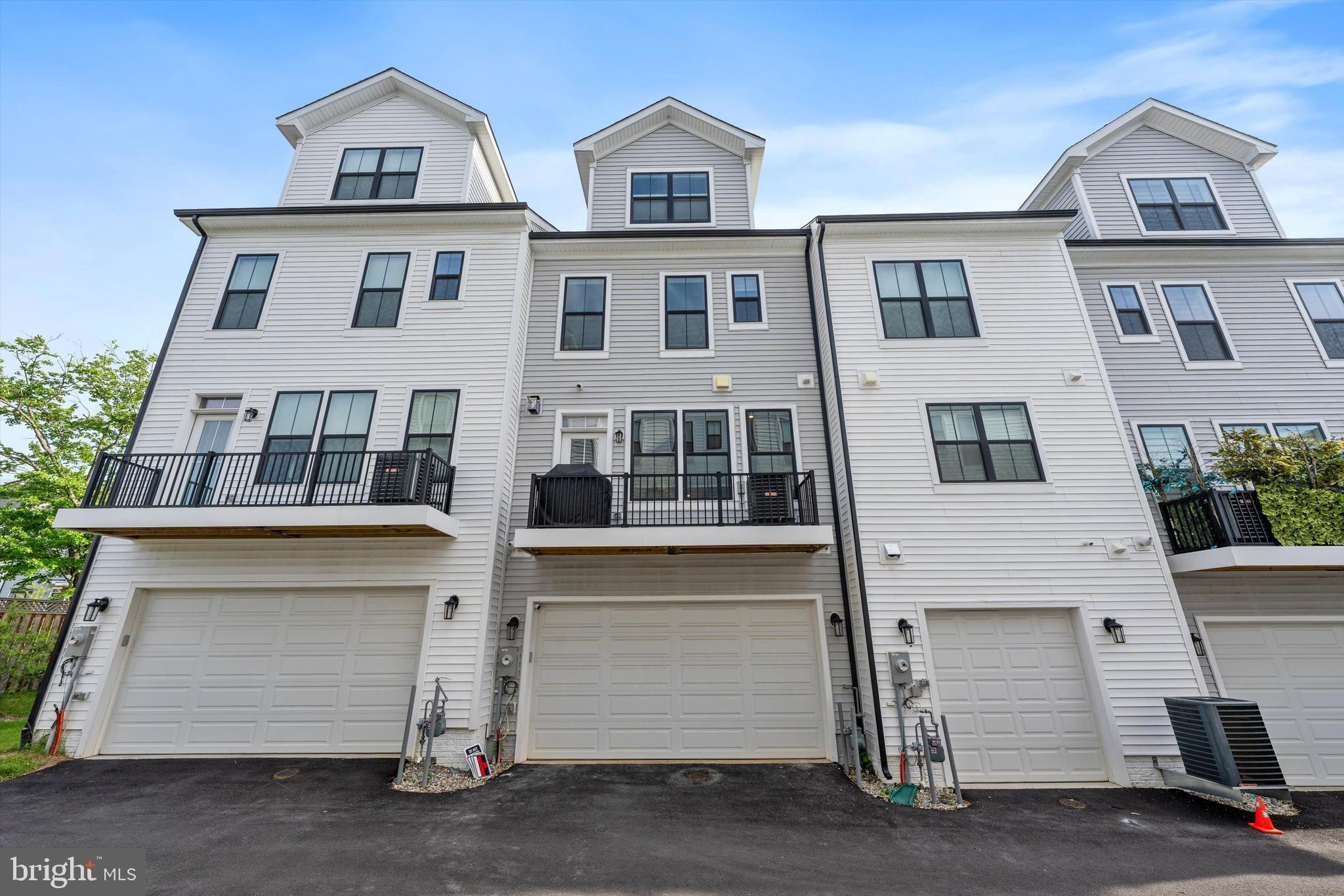 TOWNES AT LITTLE RIVER CROSSING - Residential