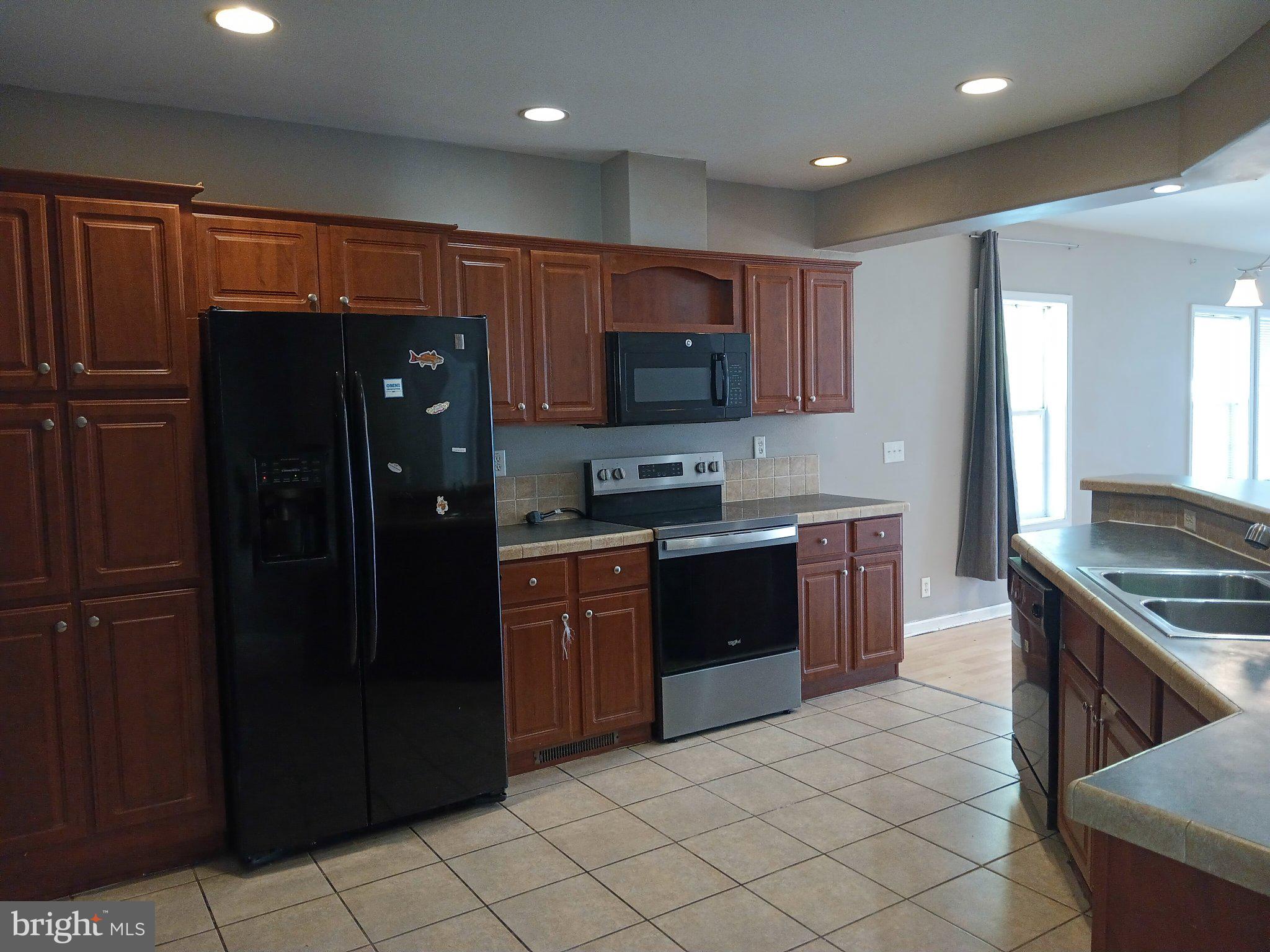 MEADOWS OF CHANTILLY - Residential