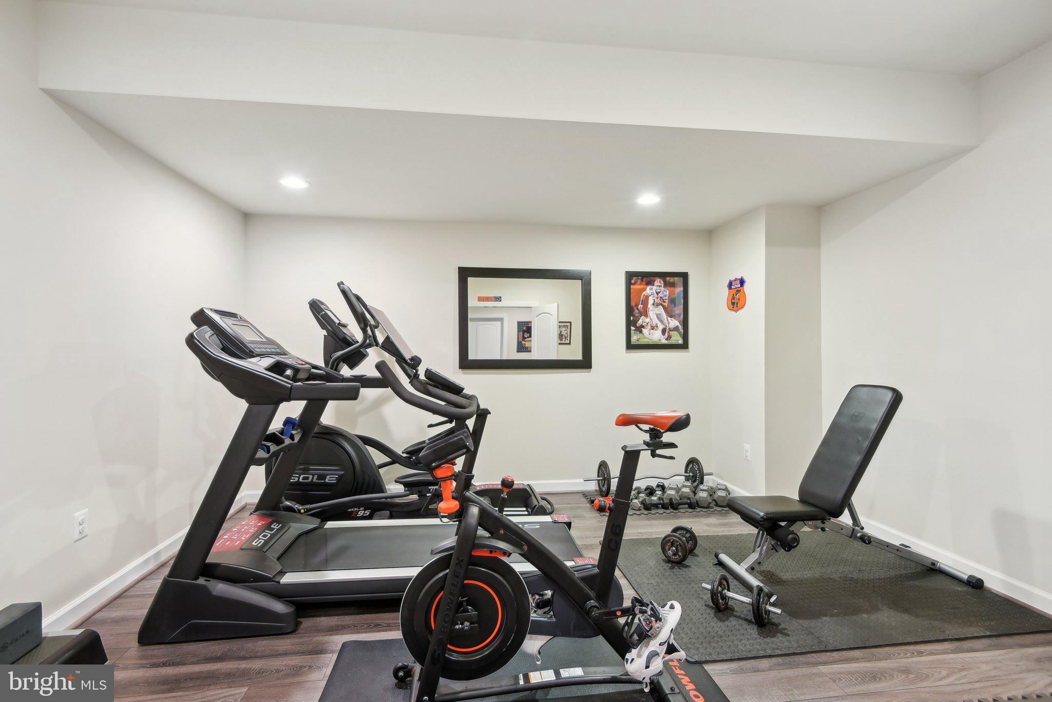 LONGVIEW CREST - Residential