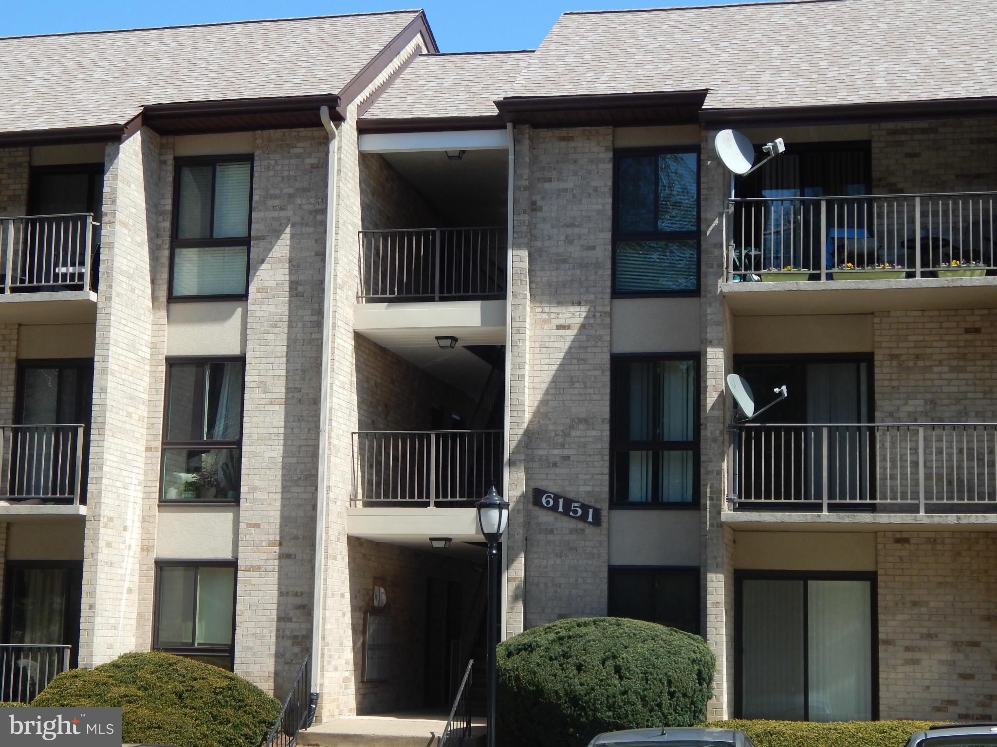 Sundrenched views from the top of Edsall Bluff. Spacious 2 Bedroom w/ private balcony. Walk-in closet in MBR, new washer/dryer. Extra storage space in lower level storage room. Community pool just outside your door! TV in LR w/wall mount conveys!  Bus to Van Dorn Metro station in front of complex.But directly to Van Dorn Metro and Pentagon in front of complex!Close to all major commuting routes!