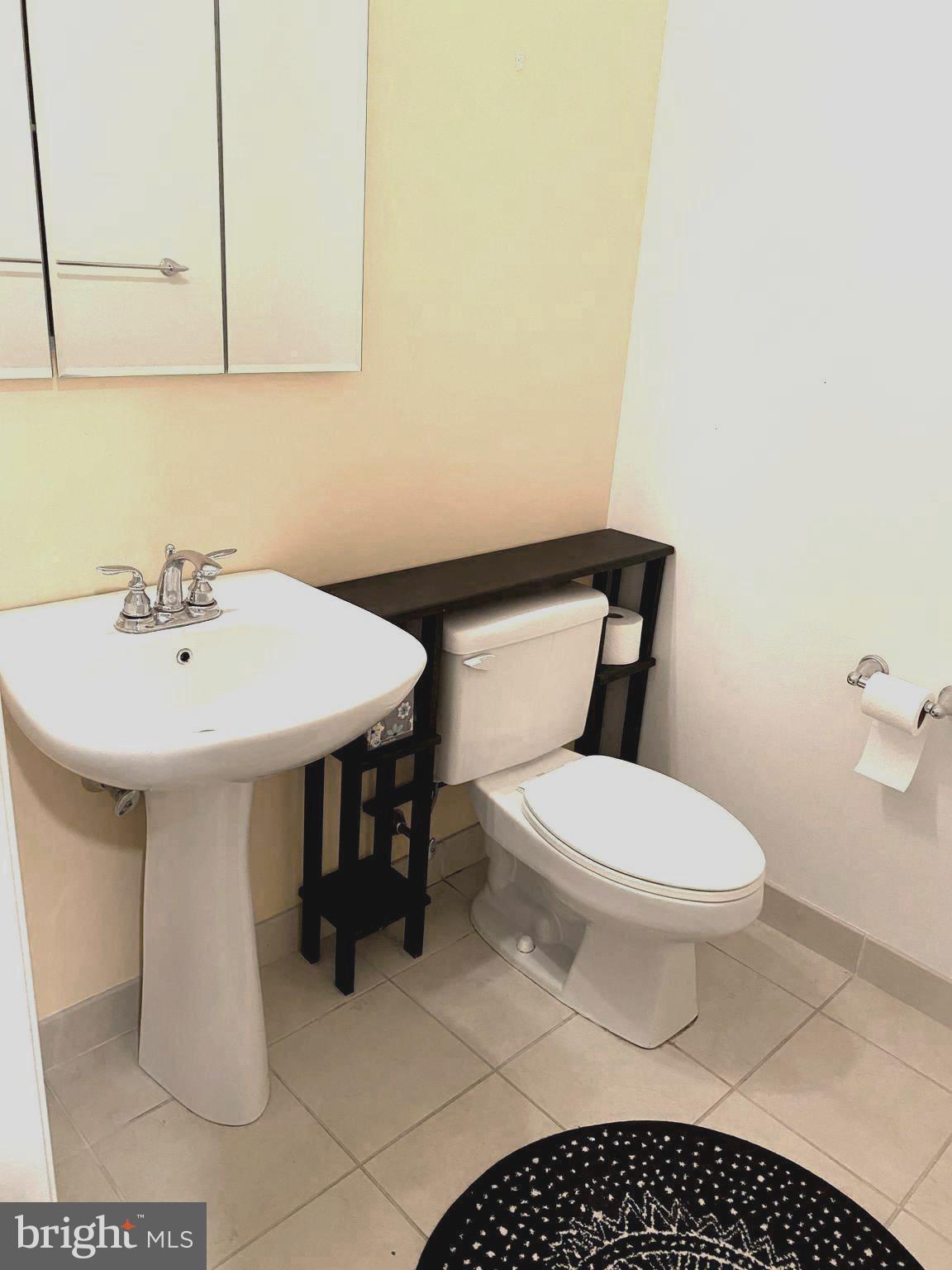 LOGAN SQUARE - Residential Lease