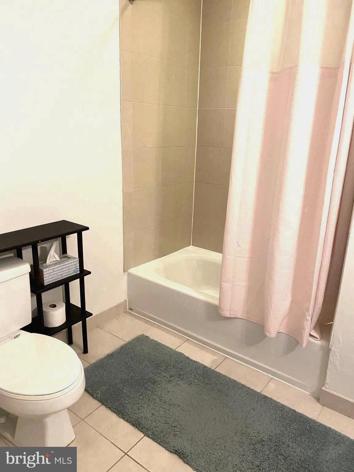 LOGAN SQUARE - Residential Lease