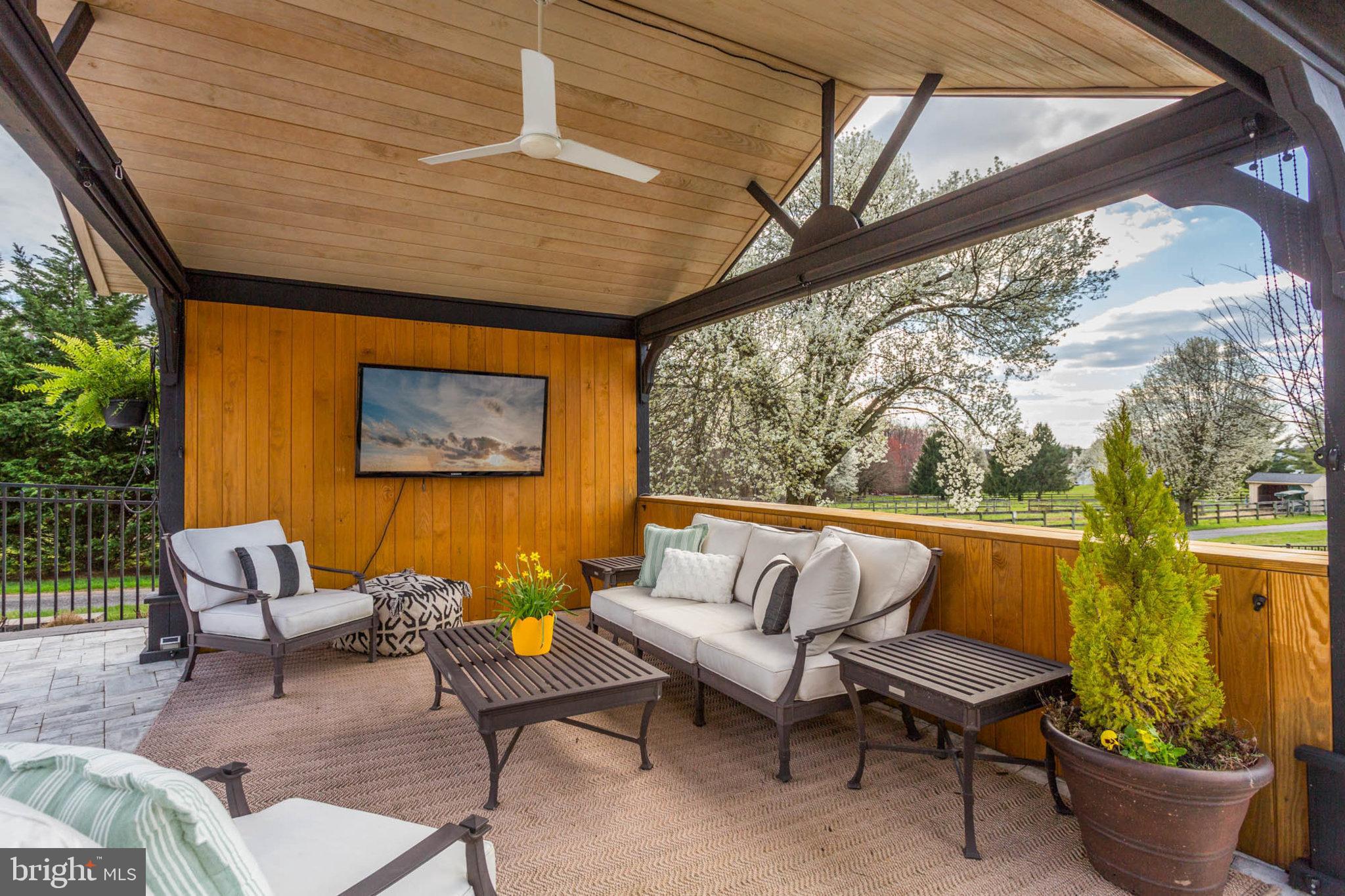 CASTLEBERRY - Residential