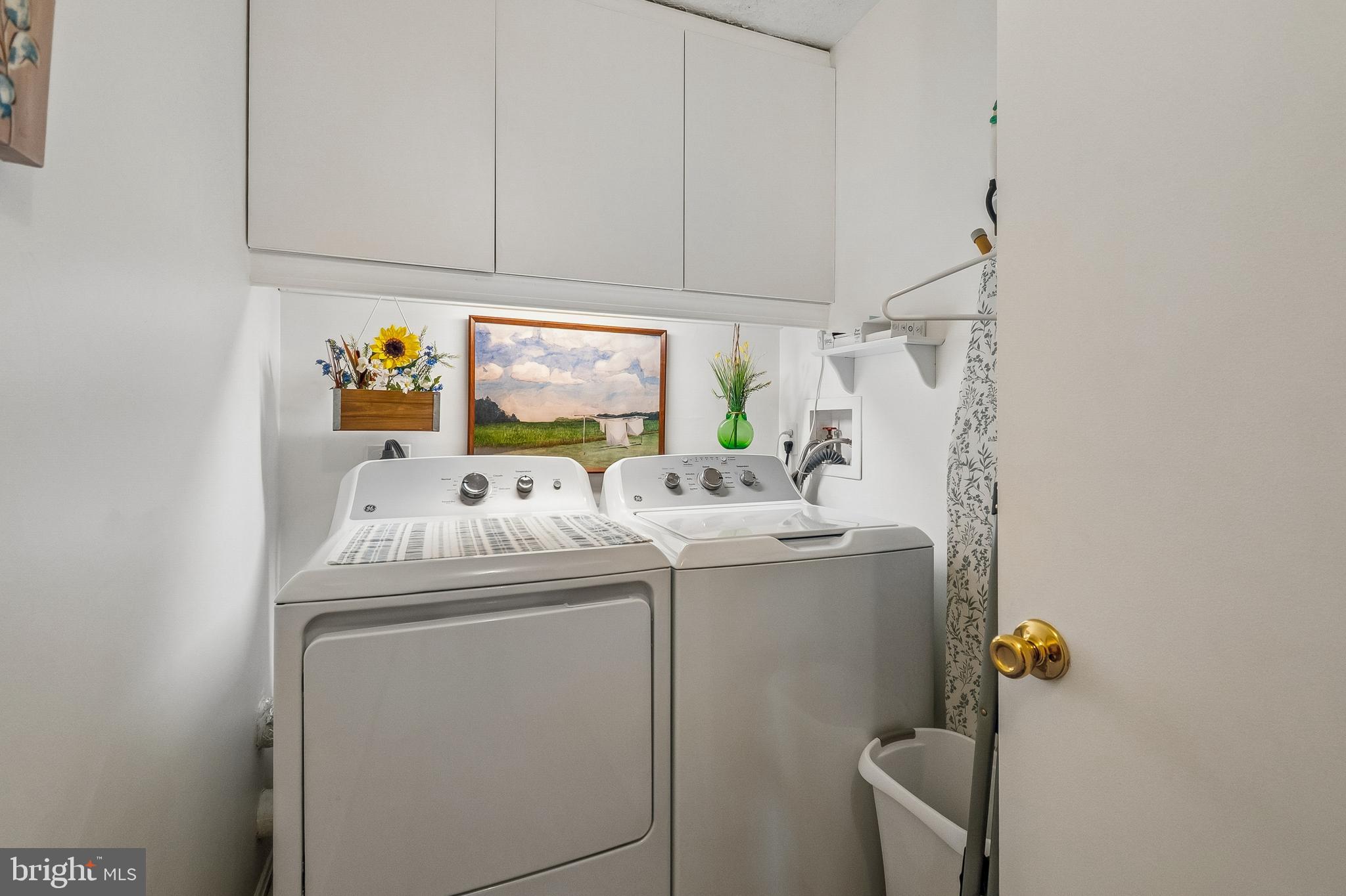 THE OAKTON - Residential