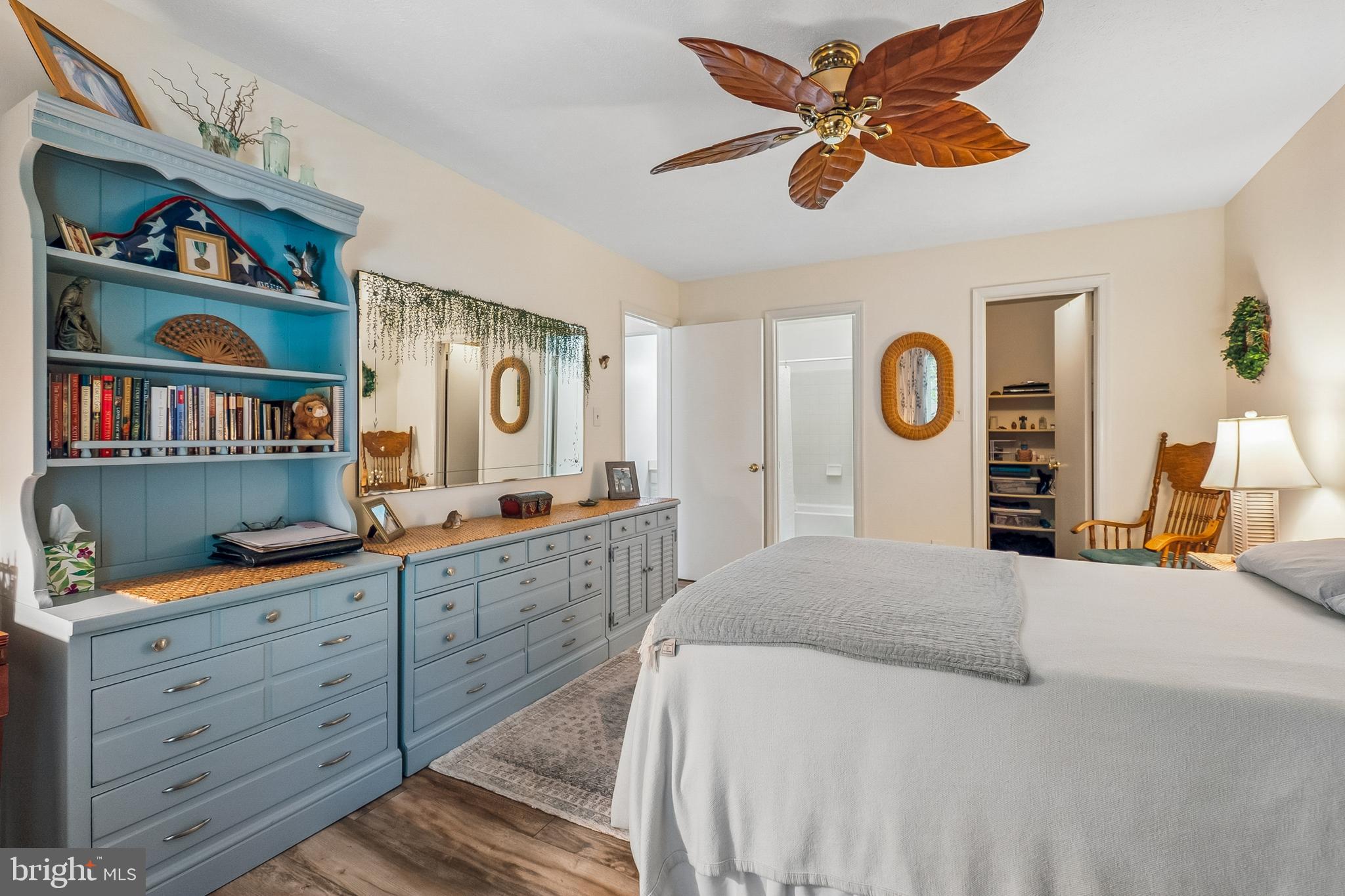 THE OAKTON - Residential