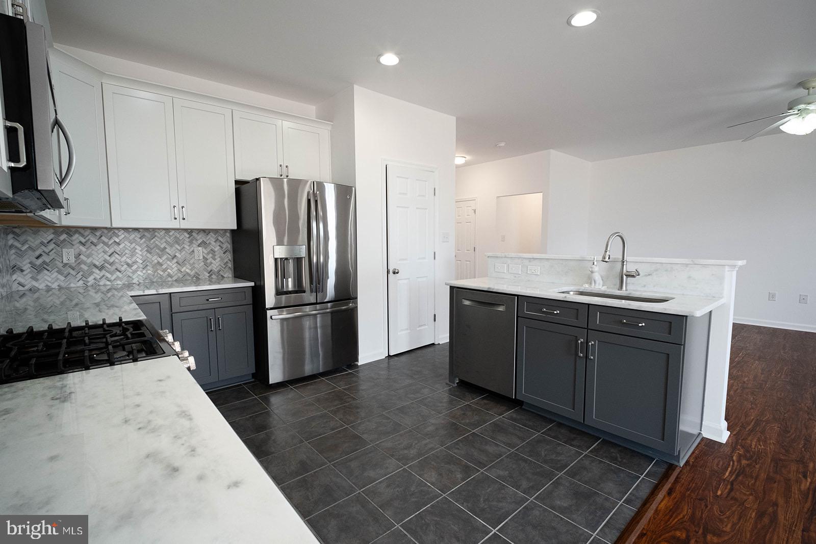WAKELAND MANOR - Residential