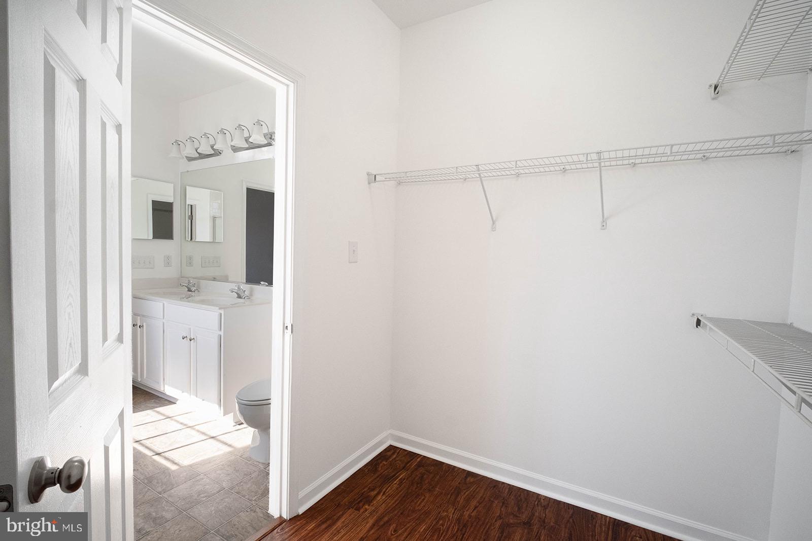 WAKELAND MANOR - Residential