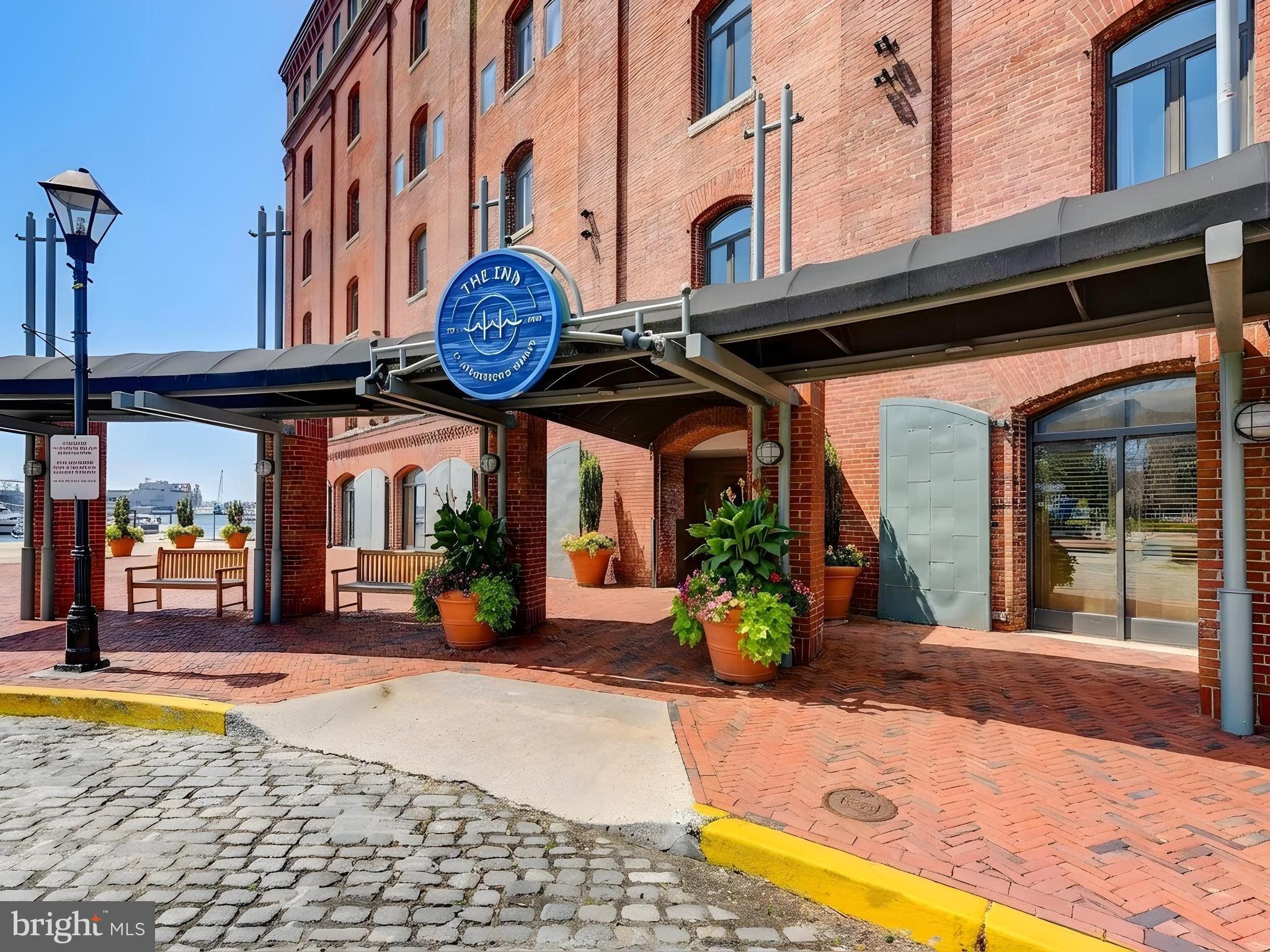 HENDERSON'S WHARF - Residential