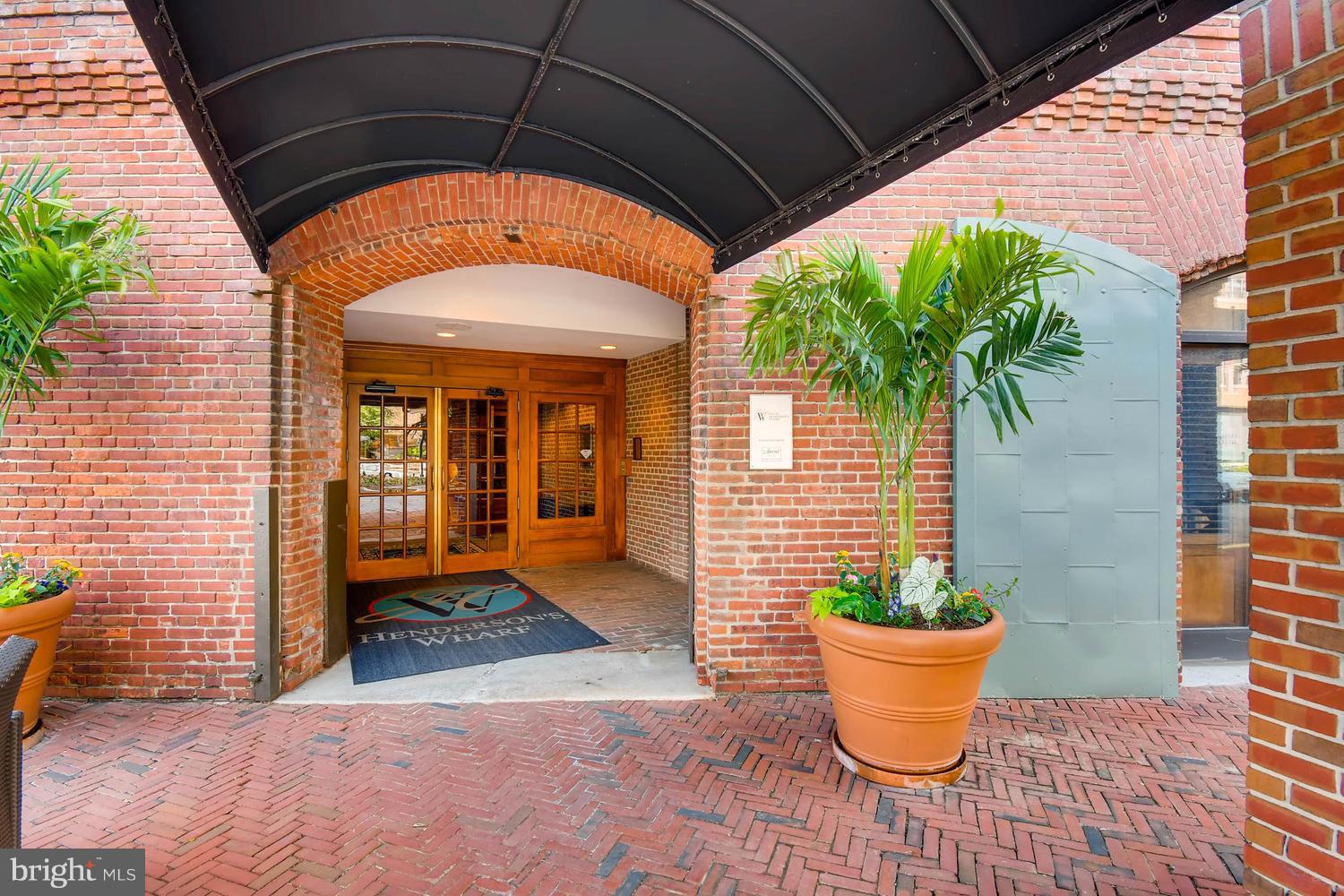 HENDERSON'S WHARF - Residential
