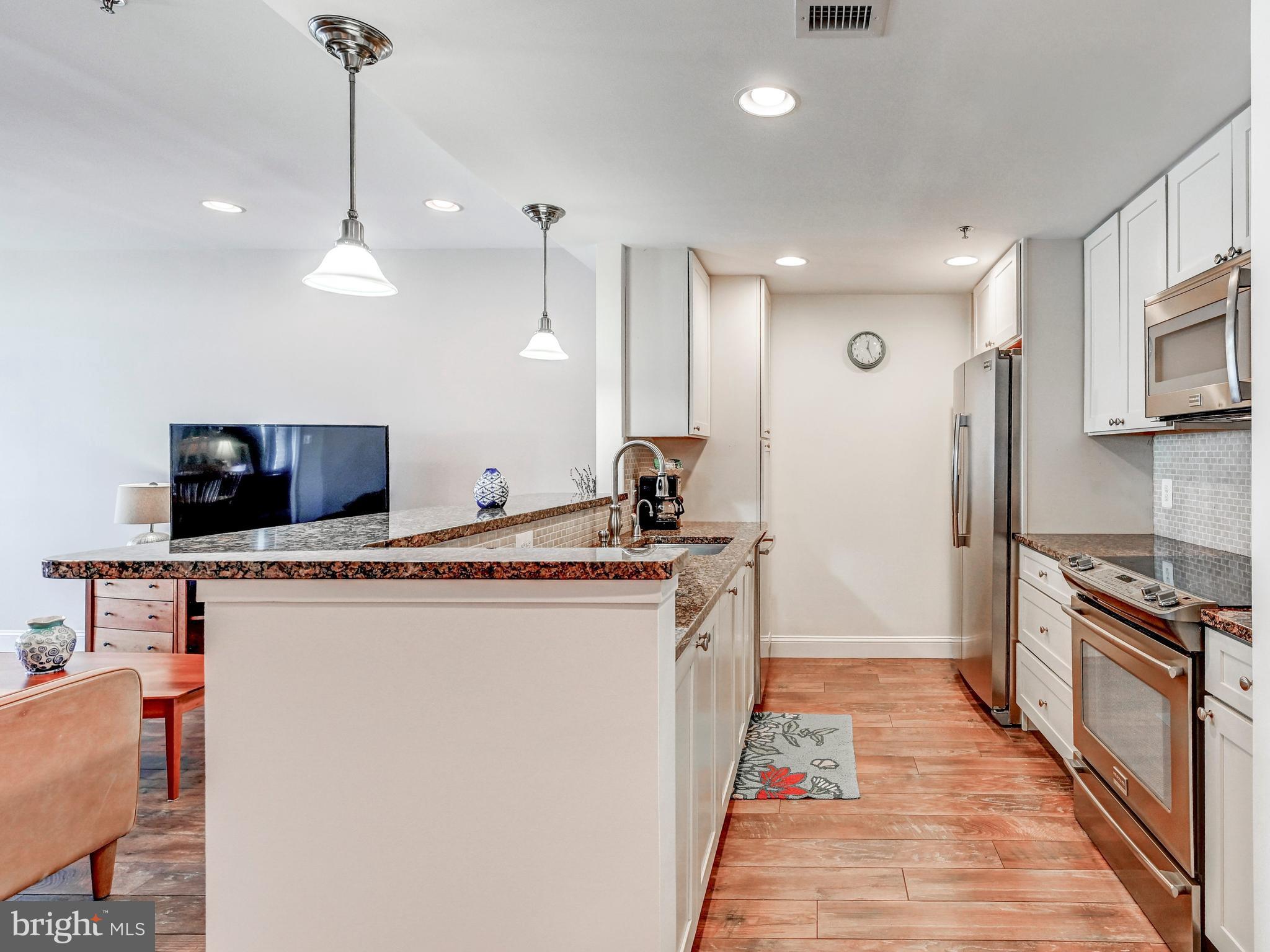 HENDERSON'S WHARF - Residential