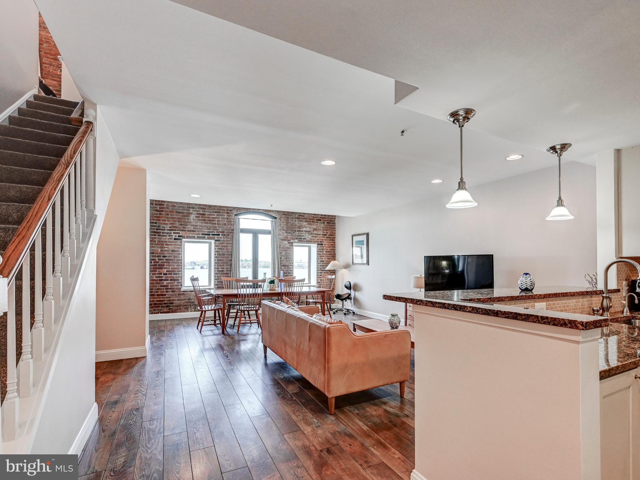 HENDERSON'S WHARF - Residential