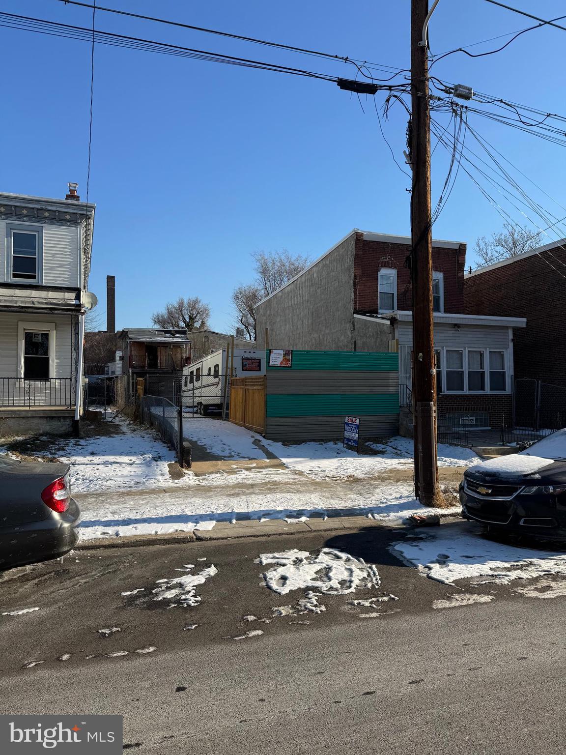 This property had a large 3 bedroom twin home on the lot the building was removed. owner is selling the land with a 2 car garage. the garage has a 2nd floor.