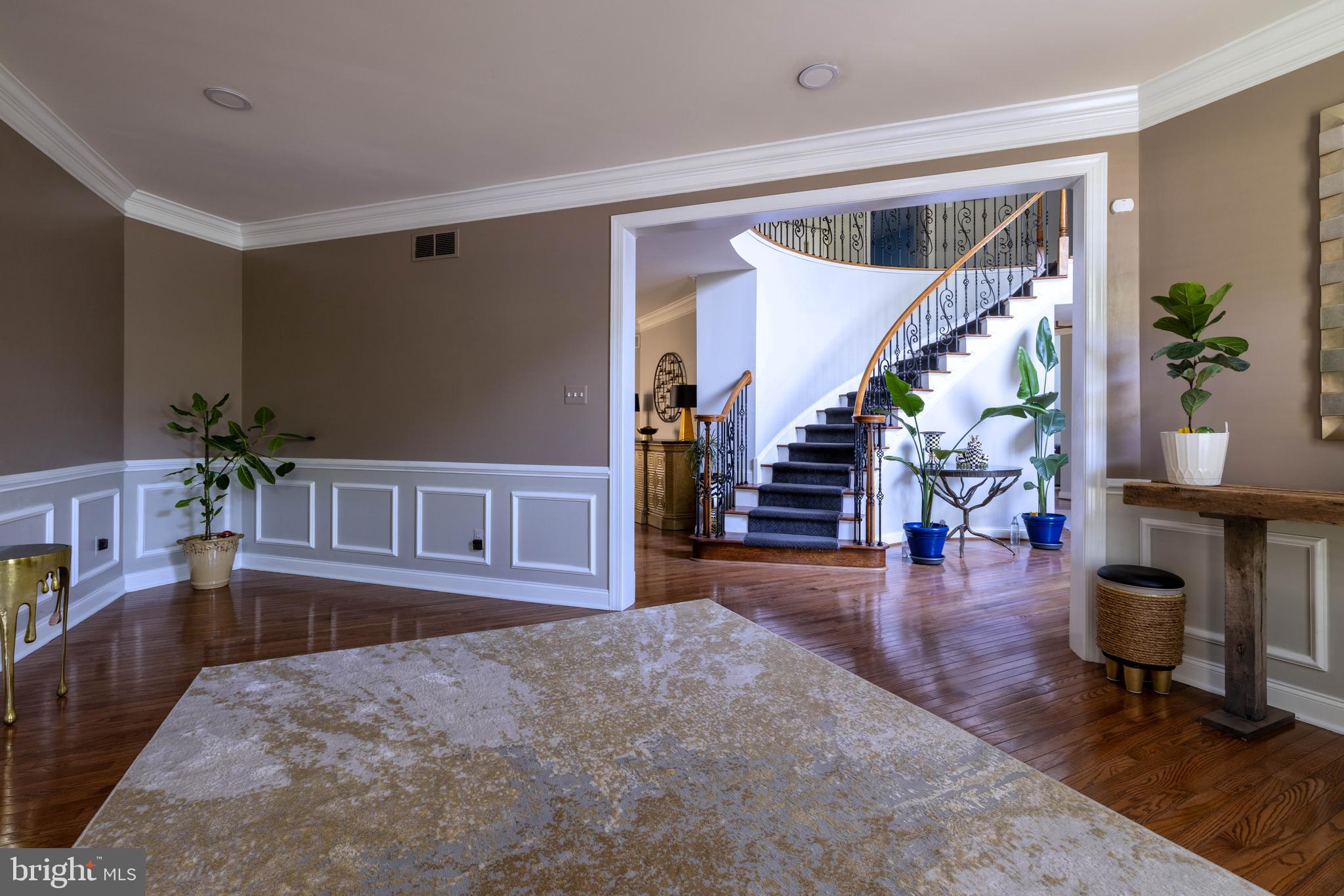 RIVERCREST - Residential