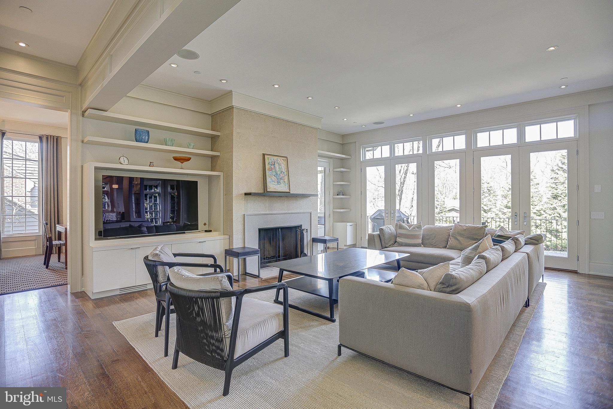 GREENWICH FOREST - Residential