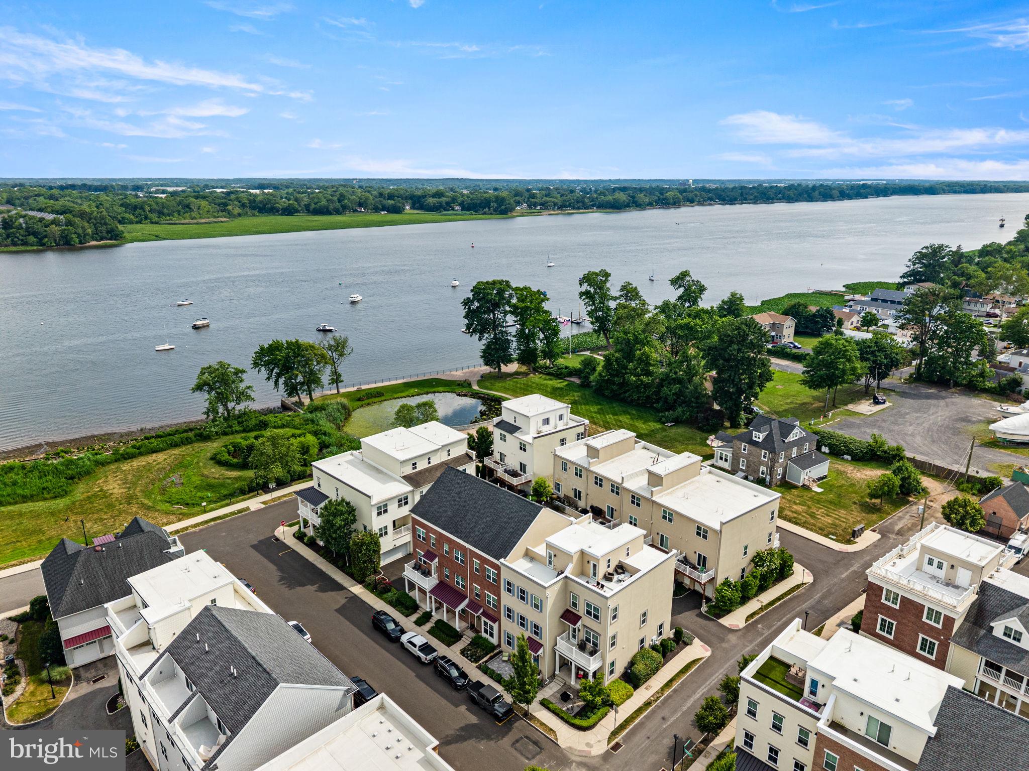 WATERSIDE - Residential