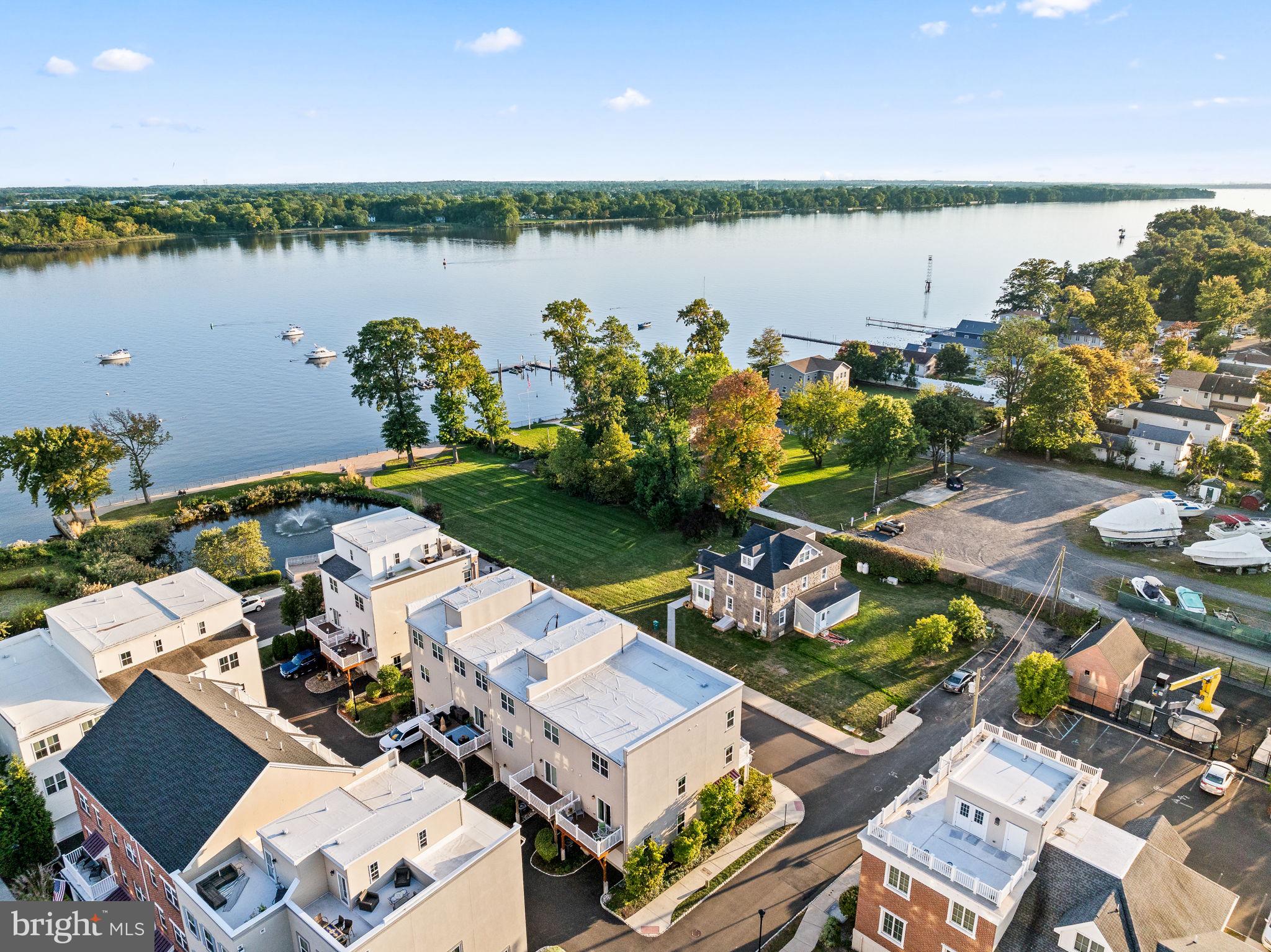 WATERSIDE - Residential