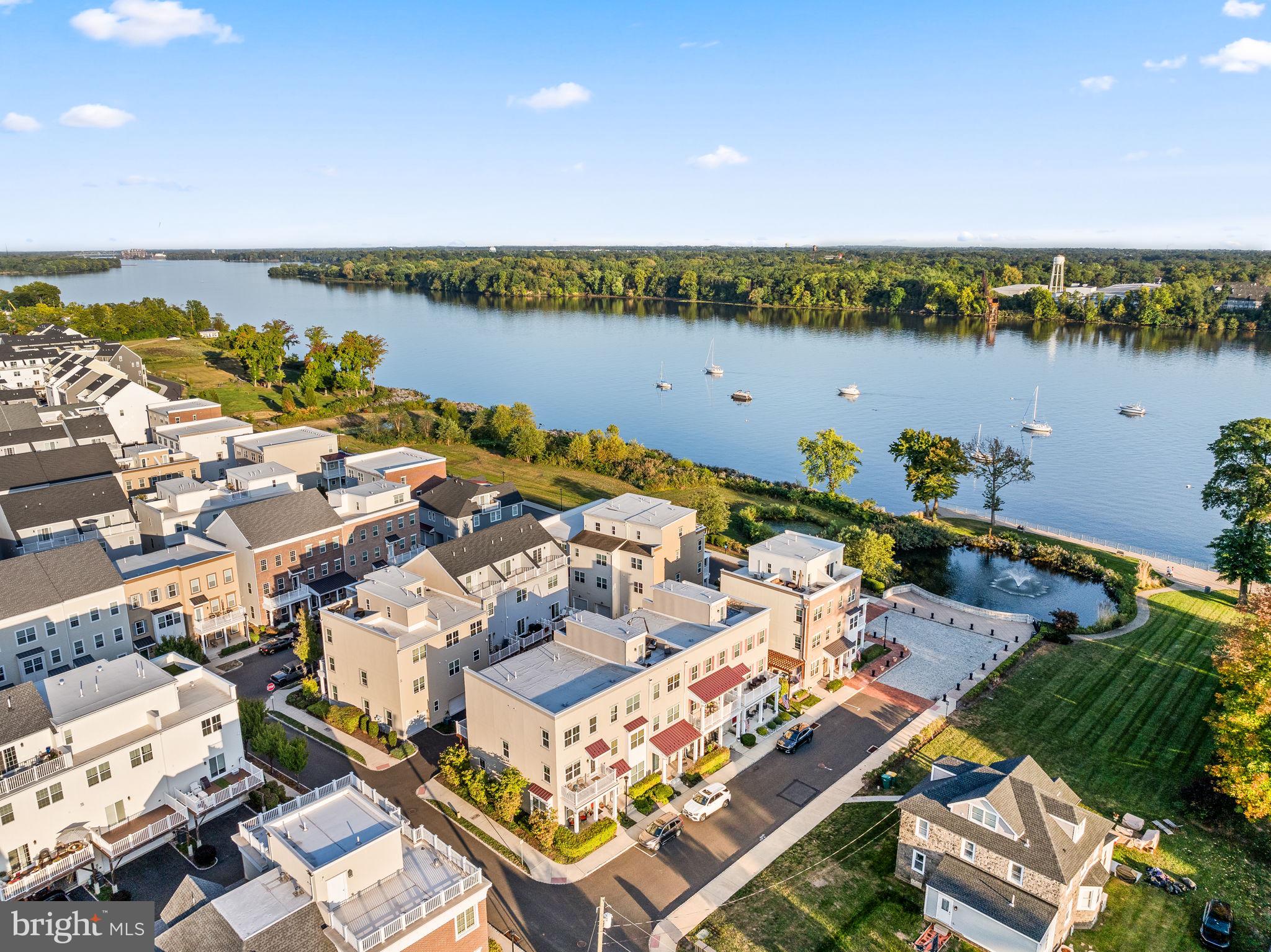 WATERSIDE - Residential