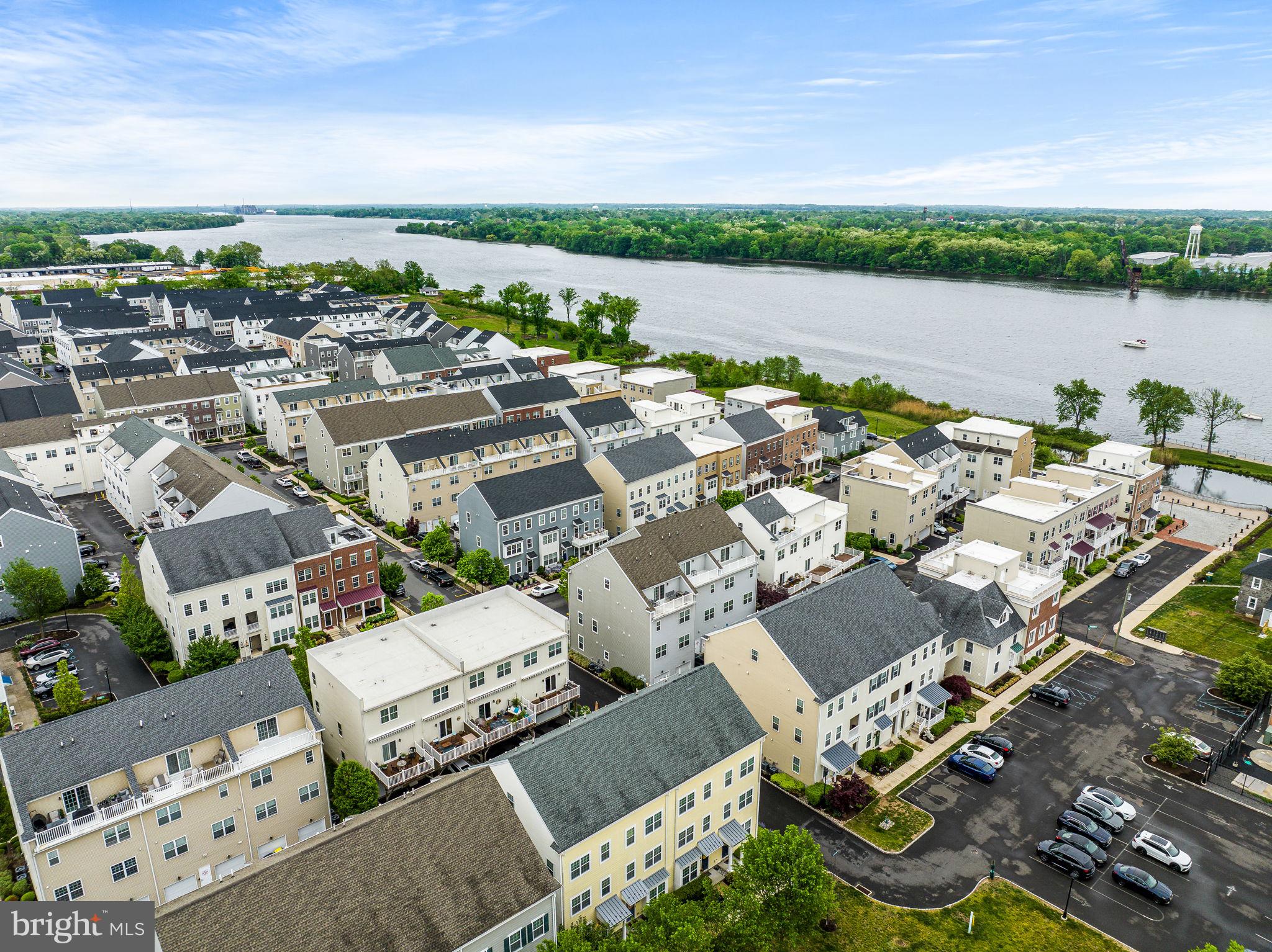 WATERSIDE - Residential