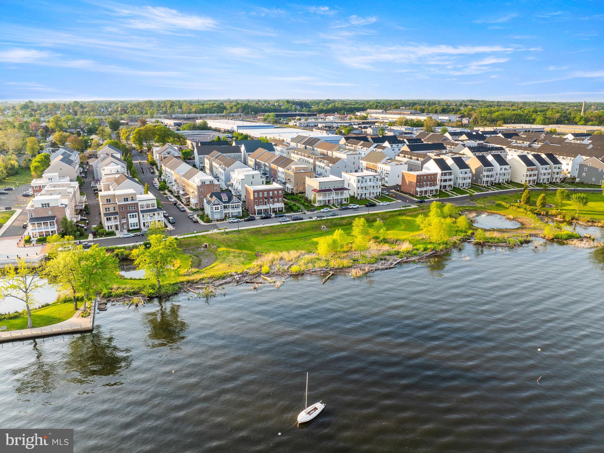 WATERSIDE - Residential