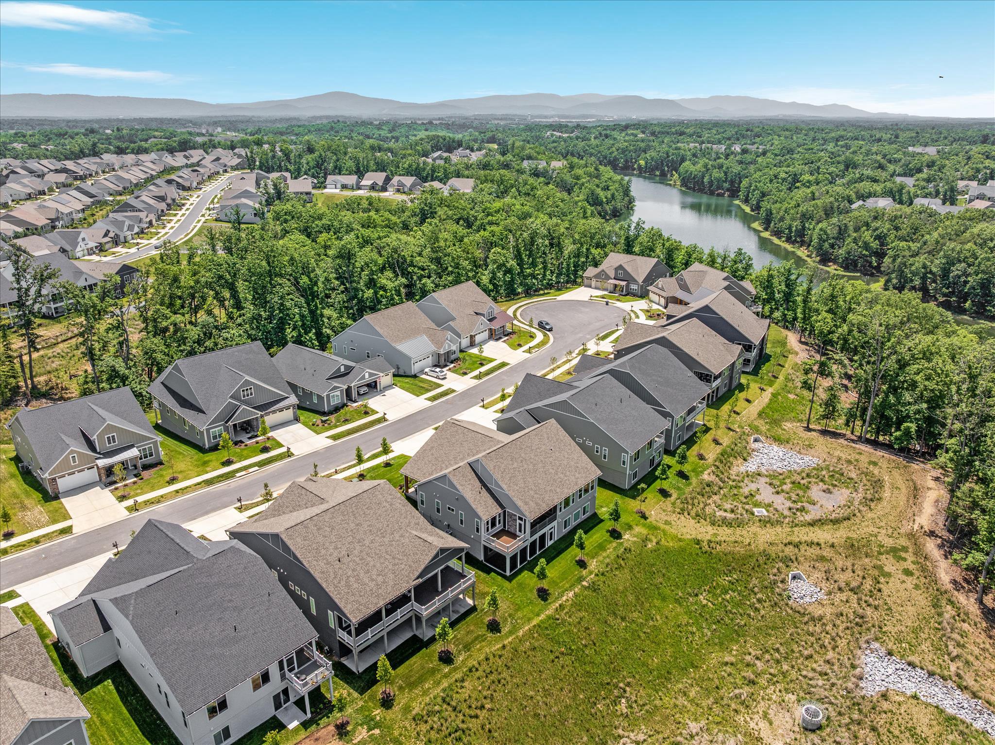 SHENANDOAH, LAKE FREDERICK - Residential