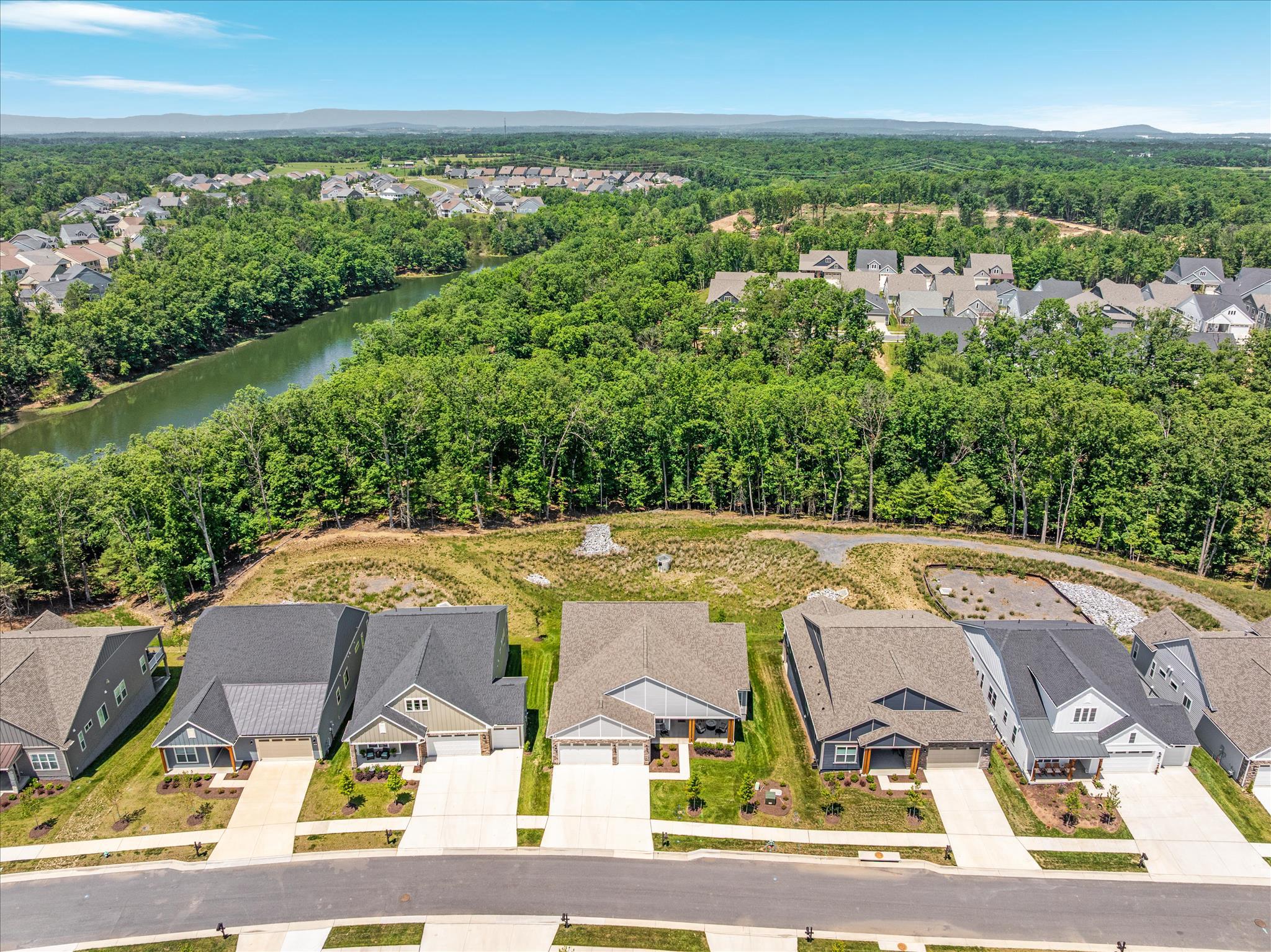 SHENANDOAH, LAKE FREDERICK - Residential