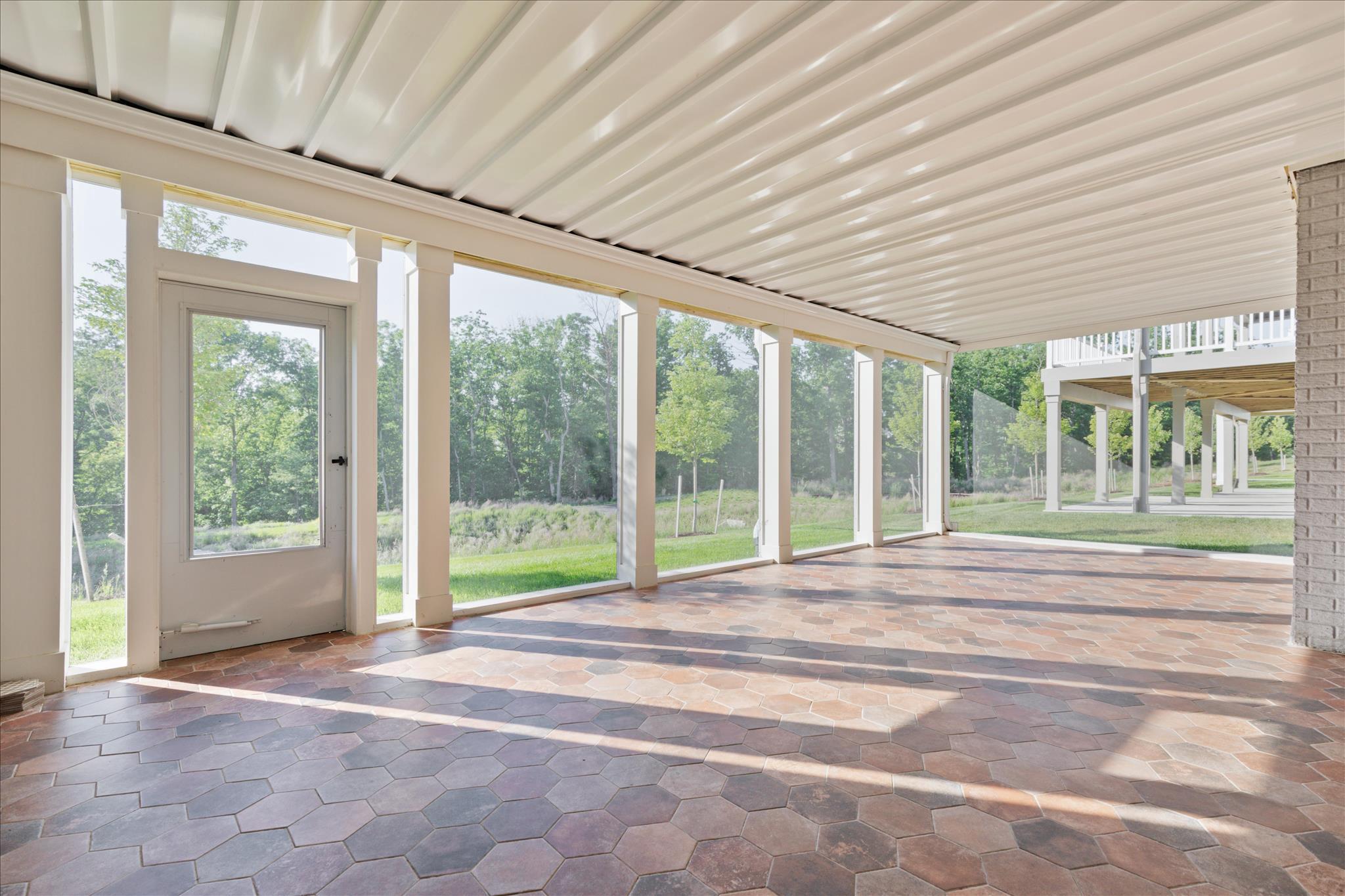 SHENANDOAH, LAKE FREDERICK - Residential