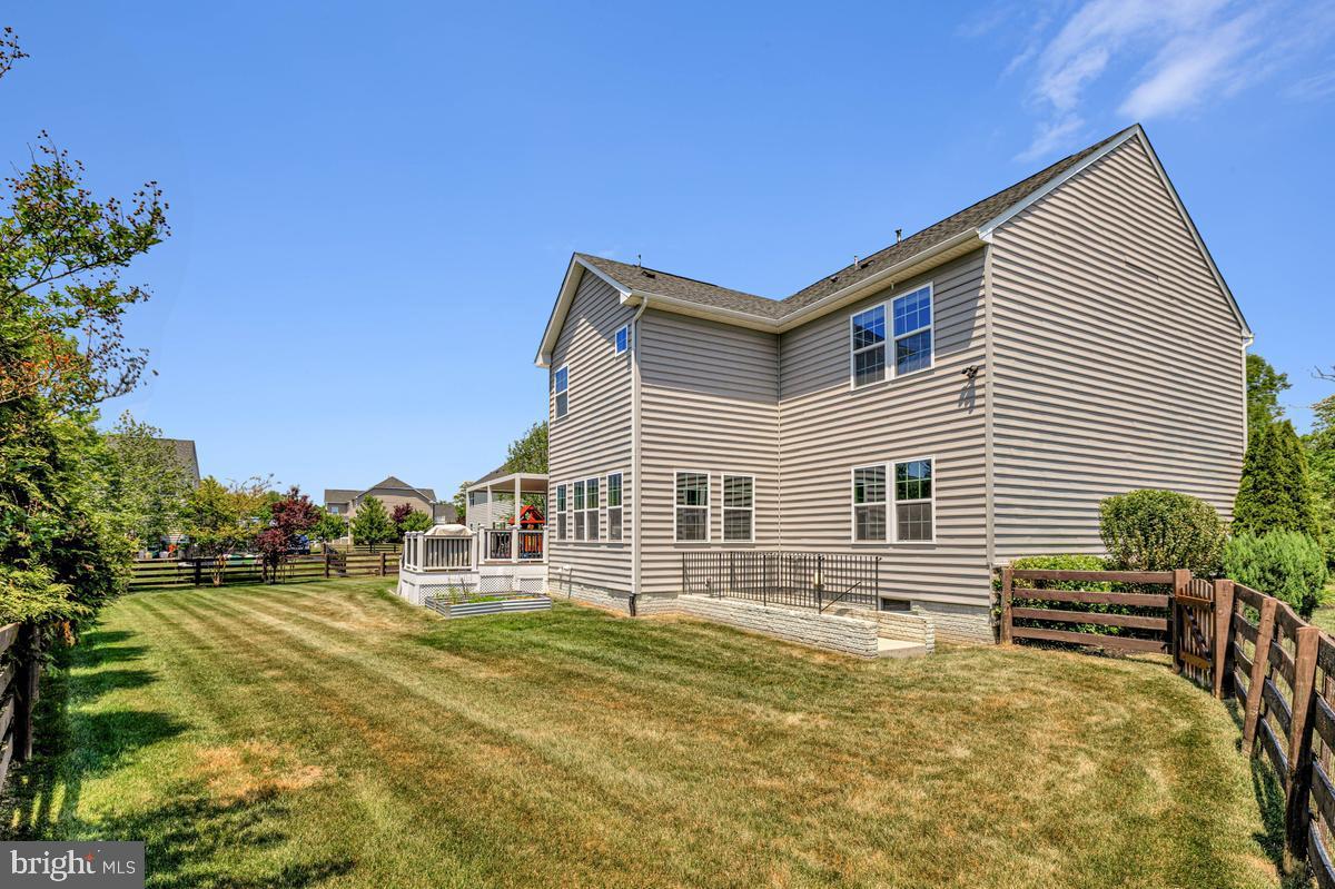 DAWSON'S CORNER - Residential